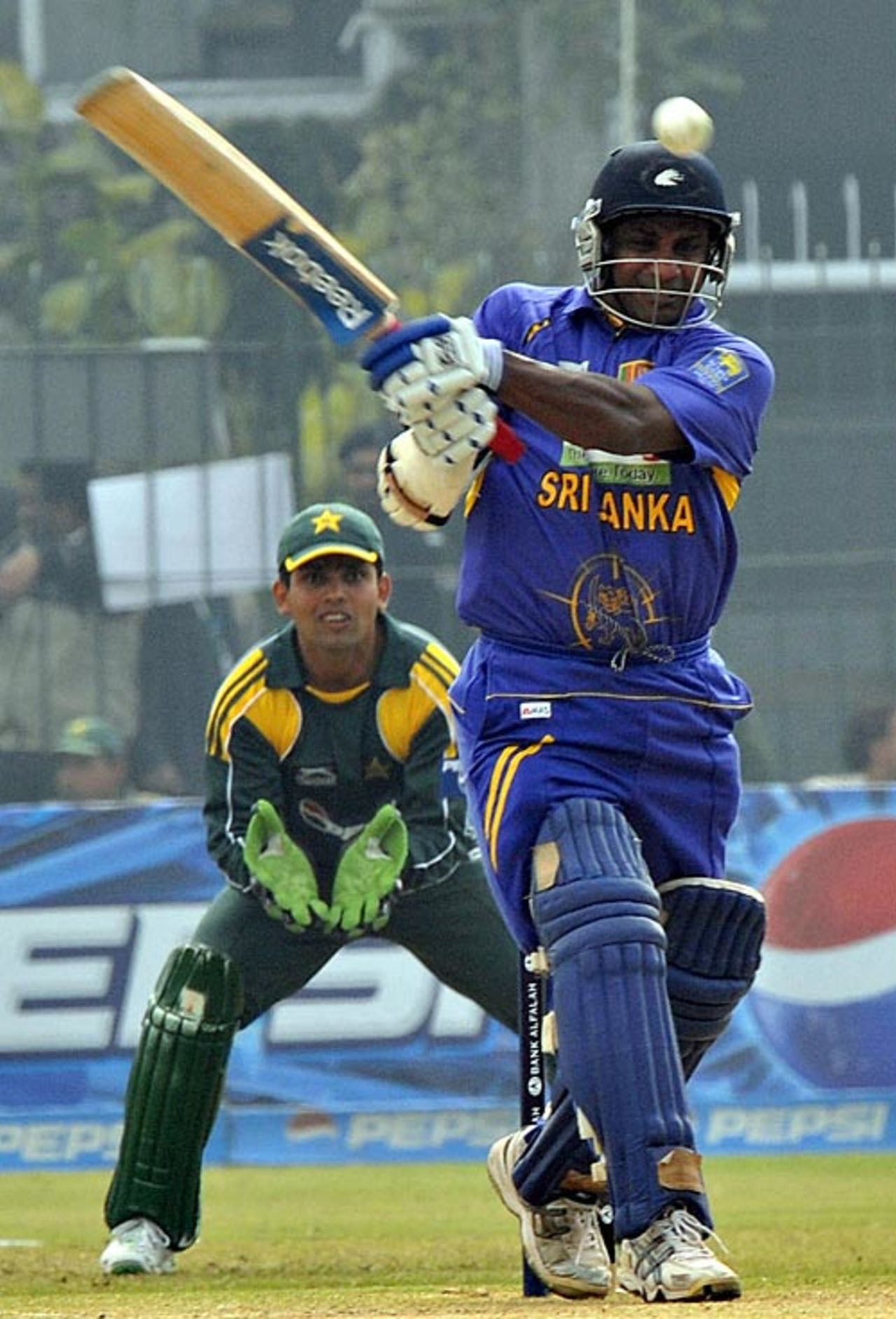 Sanath Jayasuriya pulls off the front foot, Pakistan v Sri Lanka, 3rd ODI, Lahore, January 24, 2009