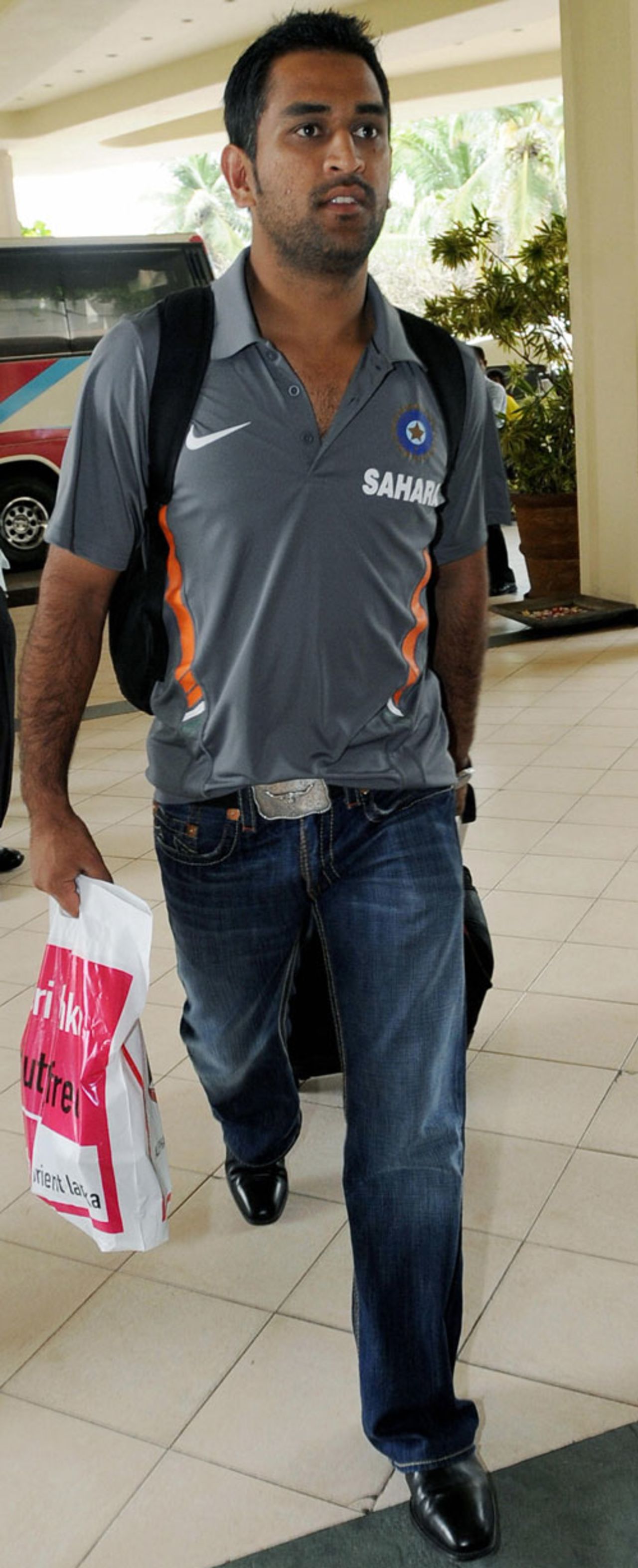 Mahendra Singh Dhoni arrives in Colombo ahead of the ODI series, Colombo, January 26, 2009