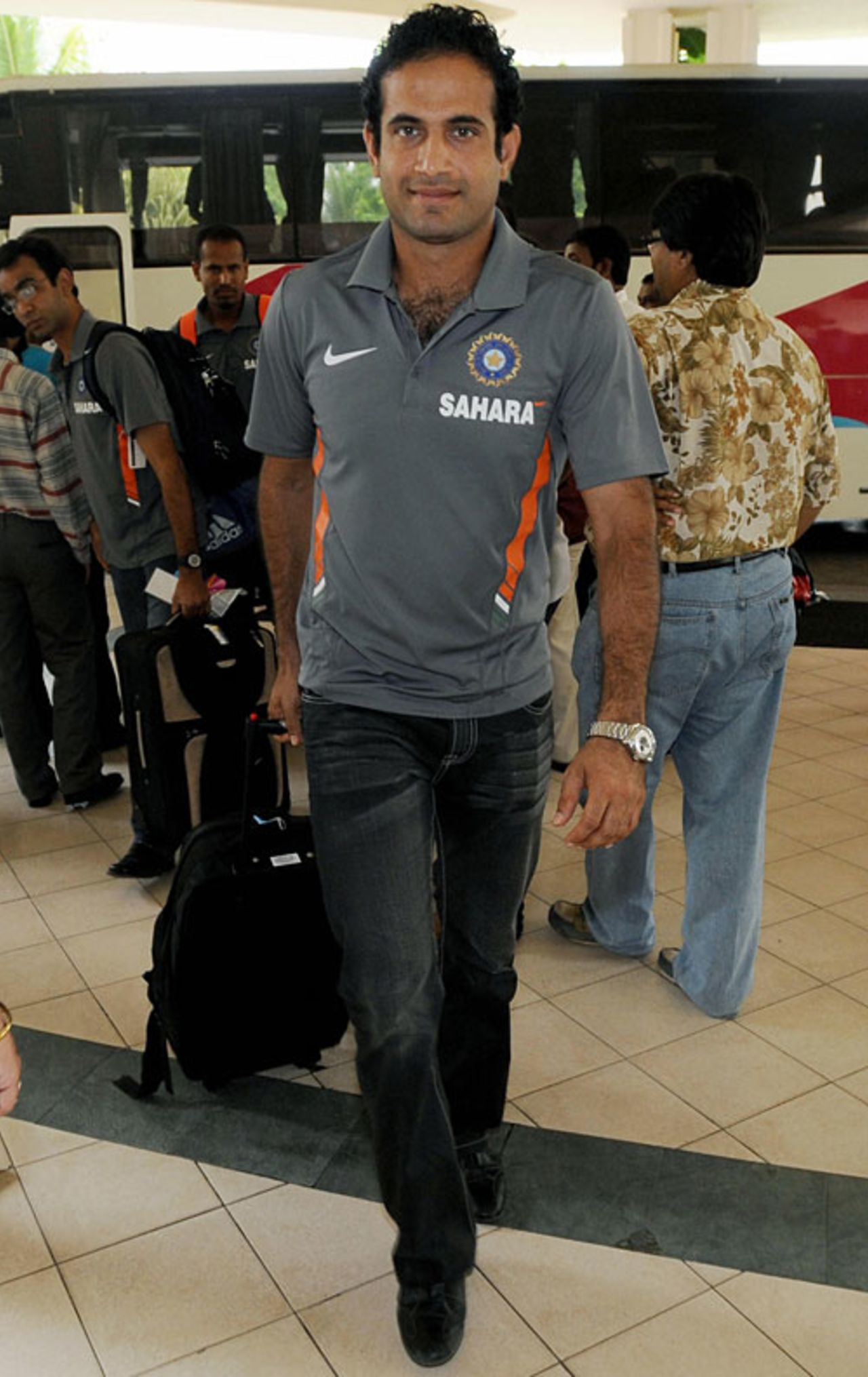 Irfan Pathan makes his way into the team hotel upon arrival in Colombo, Colombo, January 26, 2009