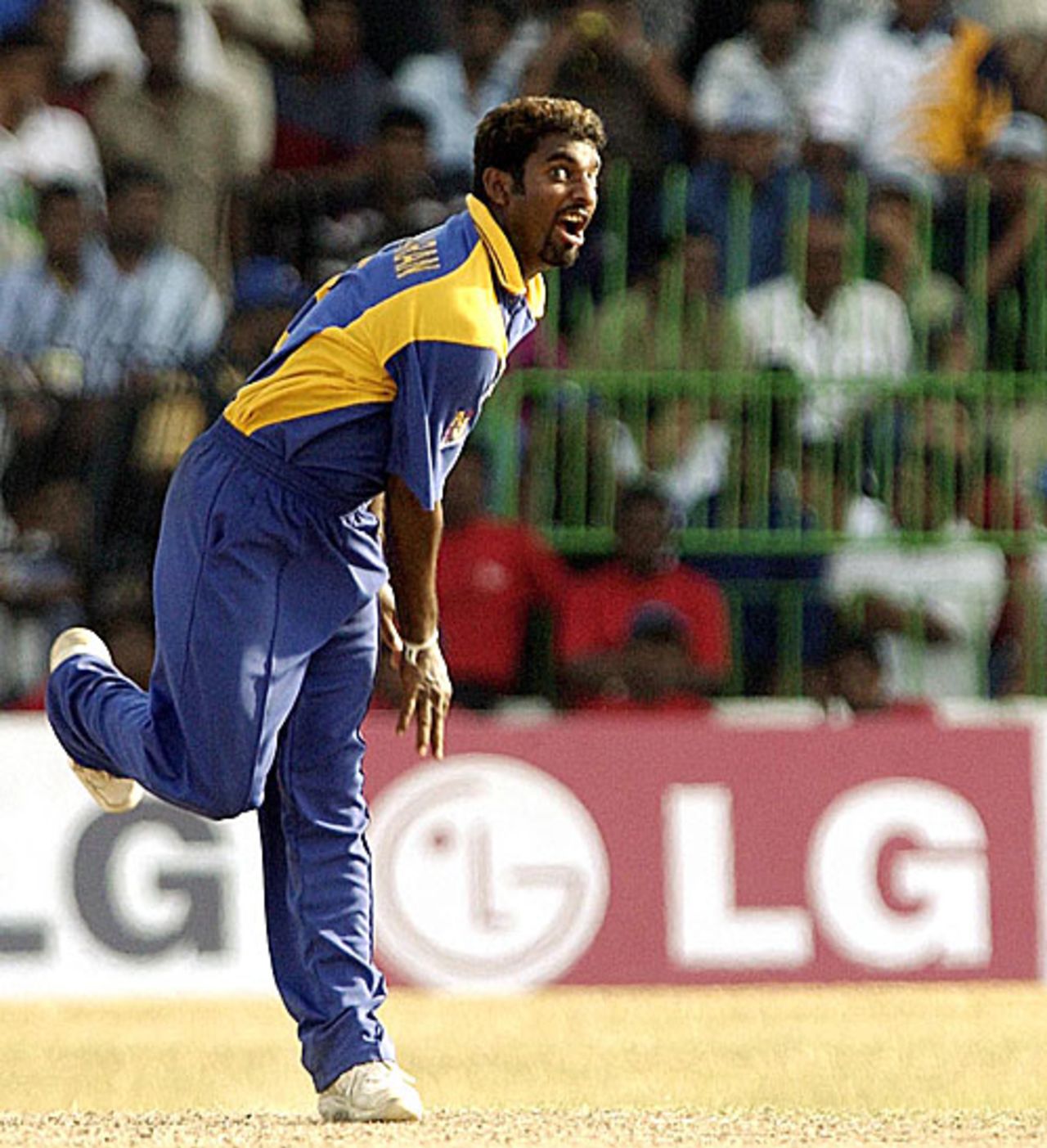Muttiah Muralitharan stifled Australia with 3 for 26, Sri Lanka v Australia, Champions Trophy, 2nd semi-final, Colombo, September 27, 2002