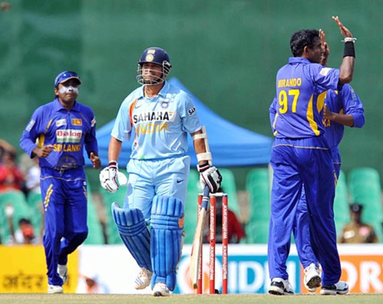 Sri Lanka celebrate the dismissal of Sachin Tendulkar, Sri Lanka v India, 1st ODI, Dambulla, January 28, 2009