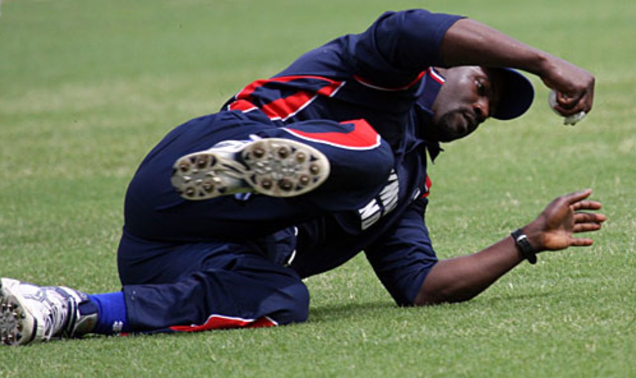 Ryan Bovell takes a diving catch to dismiss Hamish Barton, Argentina v Cayman Islands, World Cricket League, Buenos Aires, January 28, 2009