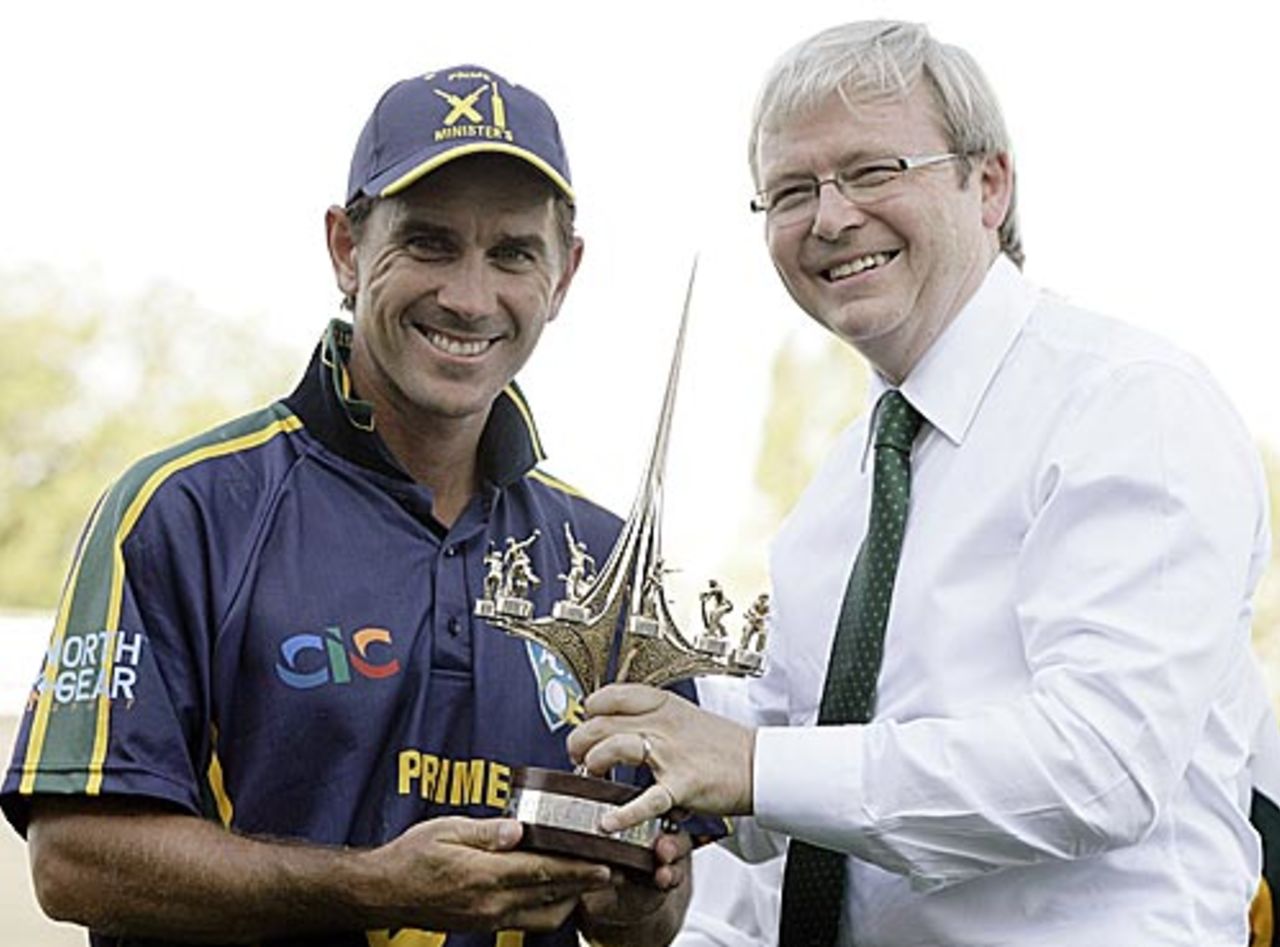 Justin Langer receives the trophy from Australian Prime Minister Kevin Rudd, Prime Minister's XI v New Zealanders, Manuka Oval, Canberra, January 29, 2009