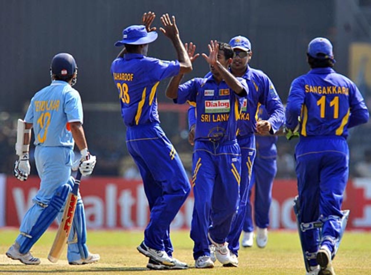Sri Lanka celebrate Sachin Tendulkar's dismissal, Sri Lanka v India, 2nd ODI, Colombo, January 31, 2009