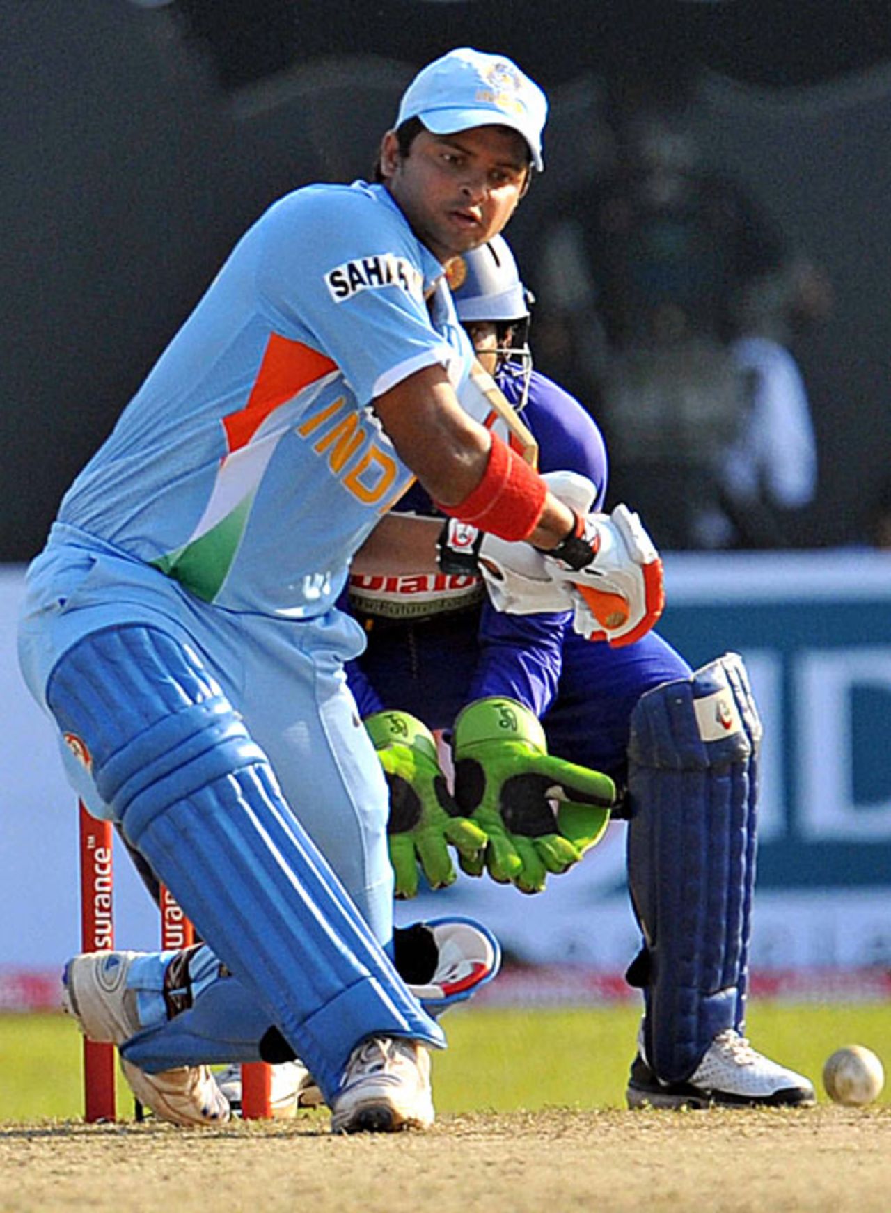 Suresh Raina gets in position to slog, Sri Lanka v India, 2nd ODI, Colombo, January 31, 2009