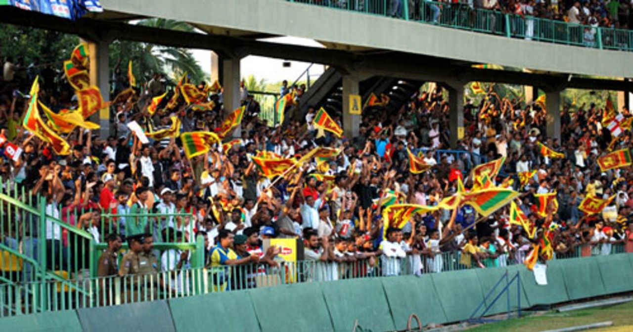 Sri Lankan fans throng the R Premadasa Stadium, Sri Lanka v India, 2nd ODI, Colombo, January 31, 2009