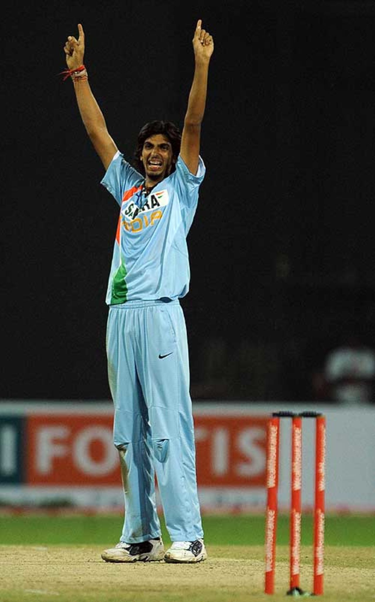 Ishant Sharma struck crucial blows under lights, Sri Lanka v India, 2nd ODI, Colombo, January 31, 2009