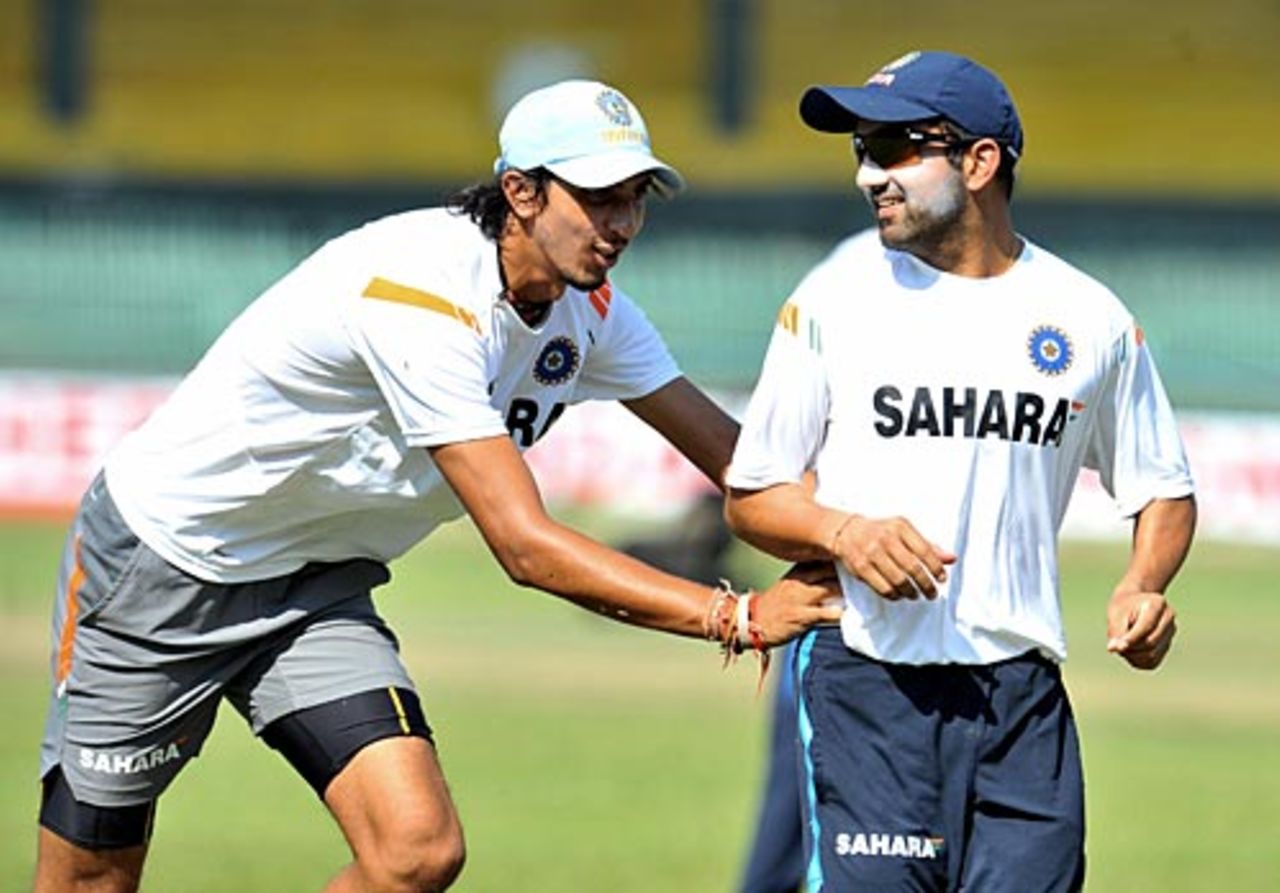 Ishant Sharma and Gautam Gambhir share a light moment at practice, Colombo, February 2, 2009