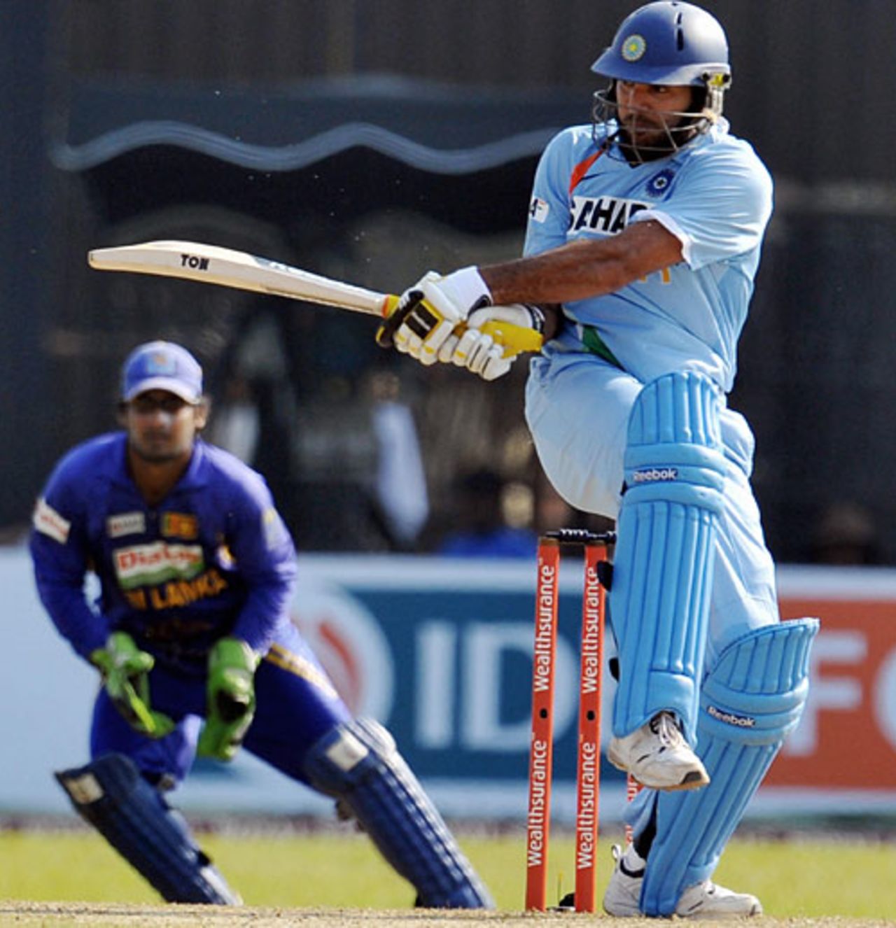 Yuvraj Singh pulls, Sri Lanka v India, 3rd ODI, Colombo, February 3, 2009