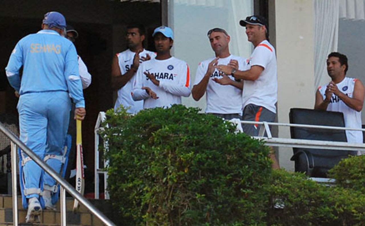 Virender Sehwag is greeted with applause as he returns to the dressing room after his century, Sri Lanka v India, 3rd ODI, Colombo, February 3, 2009