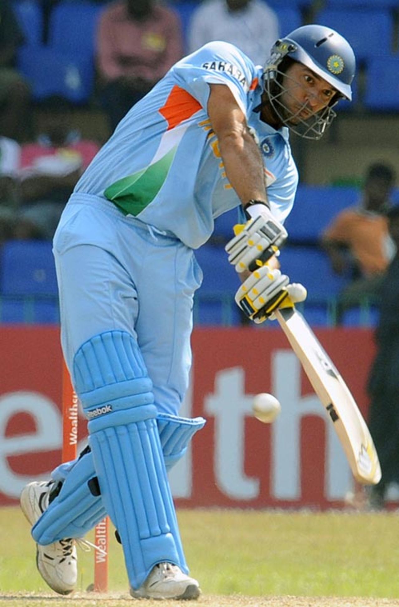 Yuvraj Singh hits over the top, Sri Lanka v India, 5th ODI, Premadasa Stadium, Colombo, February 8, 2009