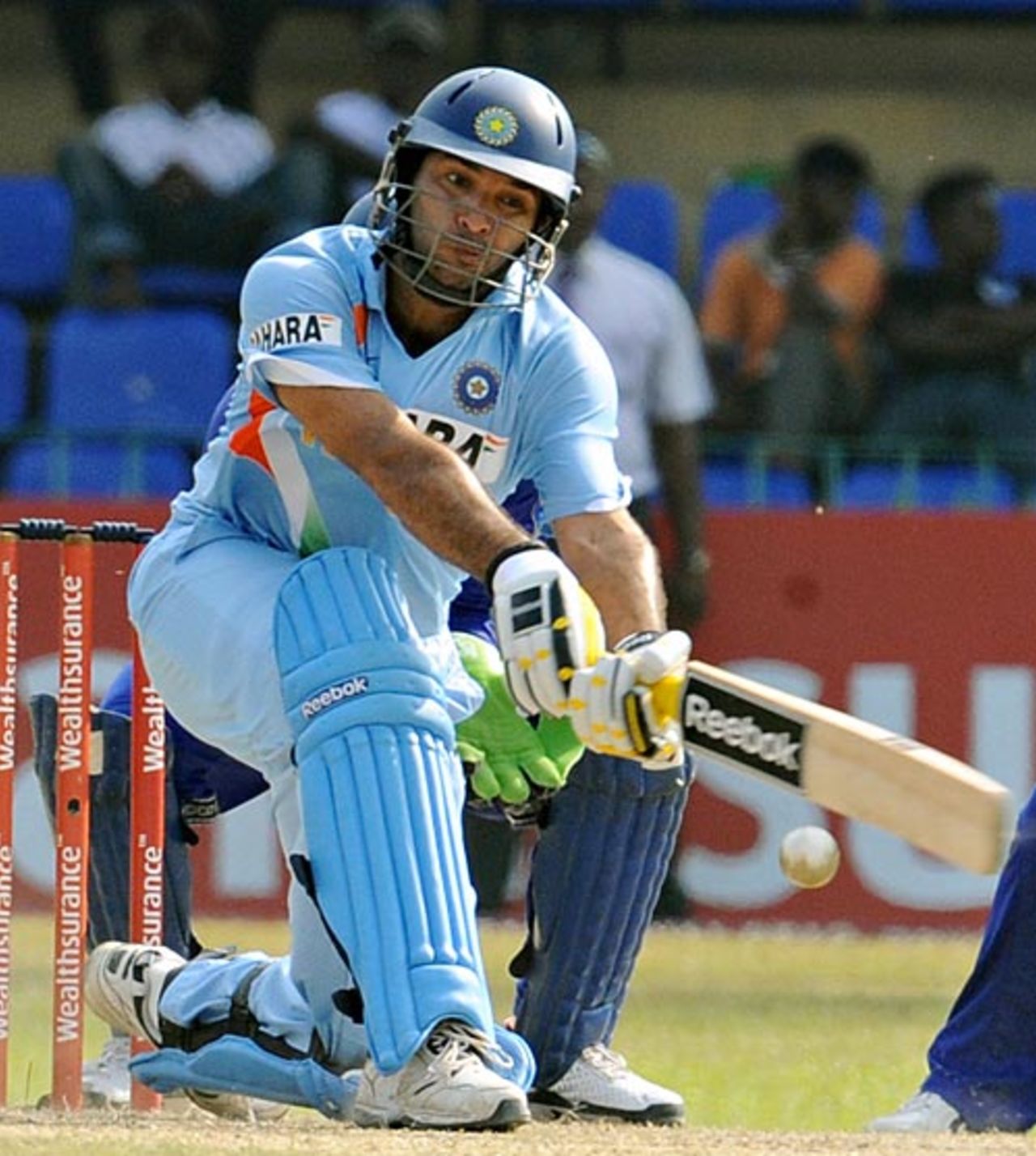 Yuvraj Singh sweeps, Sri Lanka v India, 5th ODI, Premadasa Stadium, Colombo, February 8, 2009