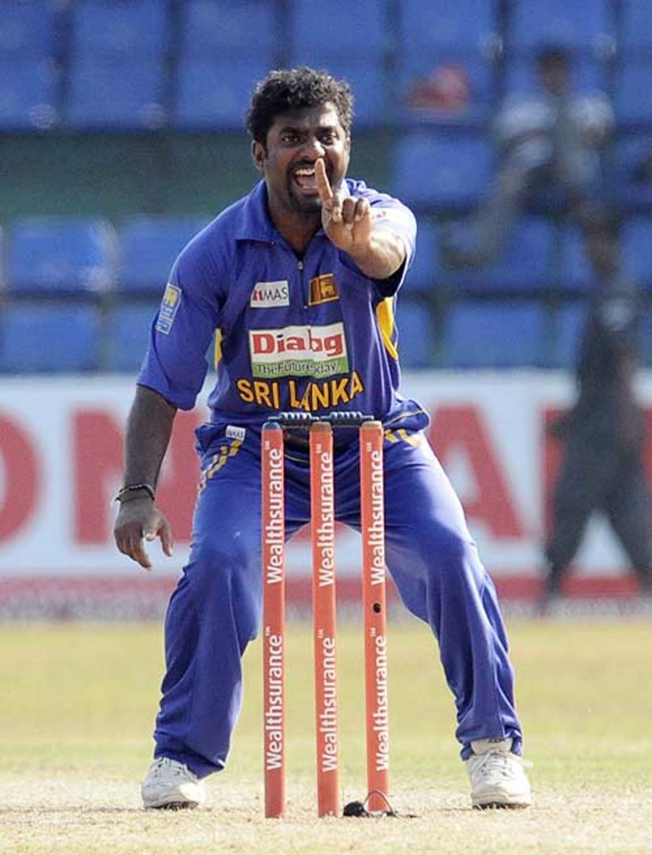 Muttiah Muralitharan belts out a confident appeal, Sri Lanka v India, 5th ODI, Premadasa Stadium, Colombo, February 8, 2009