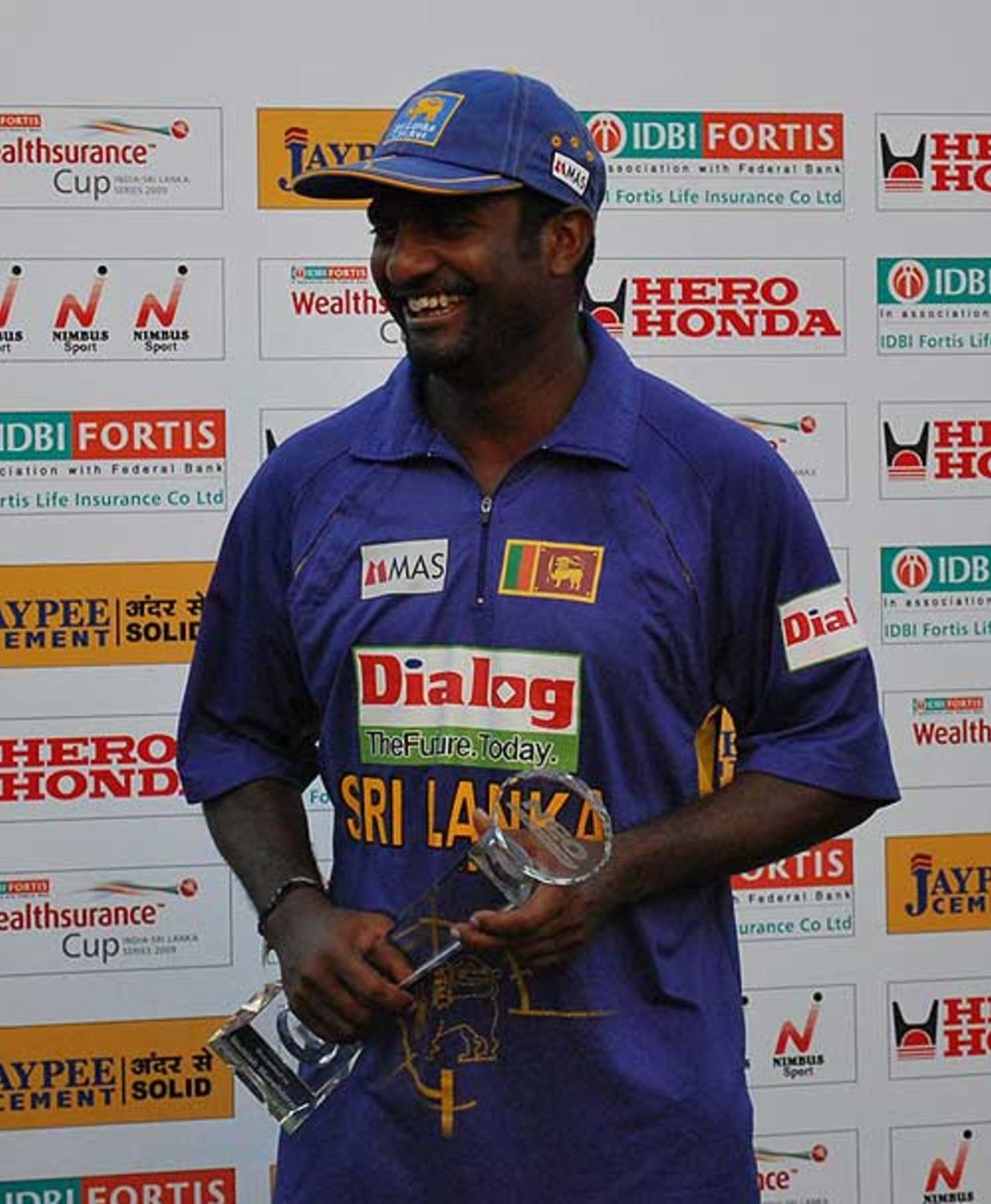 Muttiah Muralitharan received an award for breaking Wasim Akram's record, Sri Lanka v India, 5th ODI, Premadasa Stadium, Colombo, February 8, 2009
