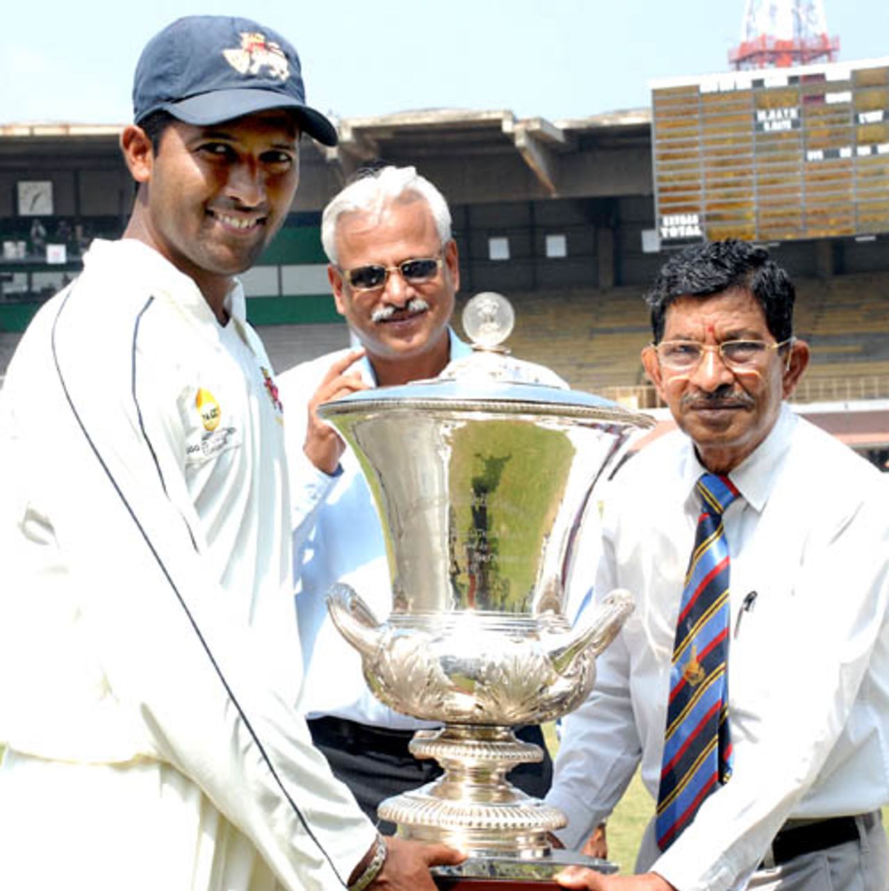 Wasim Jaffer, the West Zone captain, receives the trophy, South Zone v West Zone, Duleep Trophy final, Chennai, 5th day, February 9, 2009