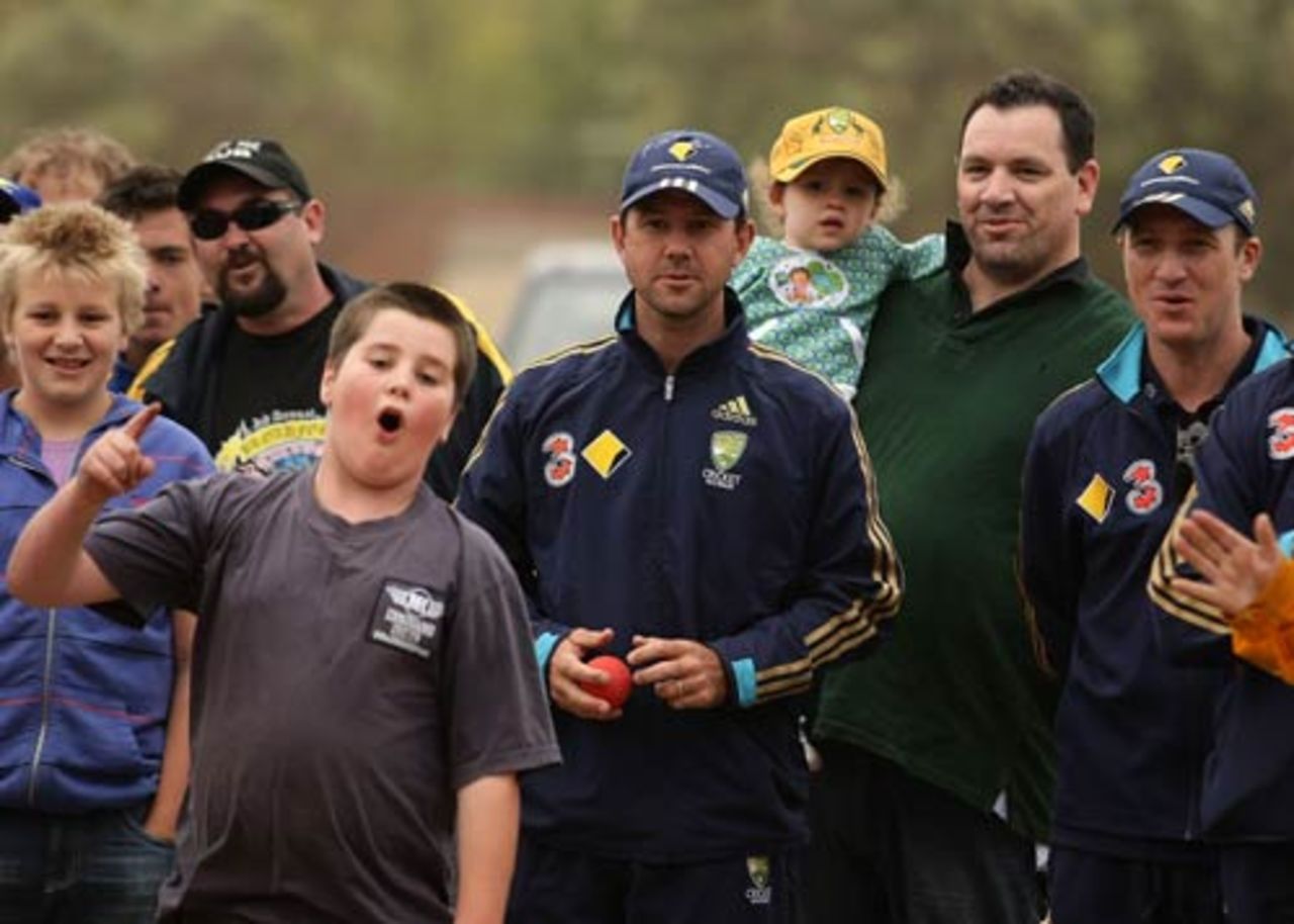 Ricky Ponting and Brad Haddin visit bushfire victims in Whittlesea, February 11, 2009