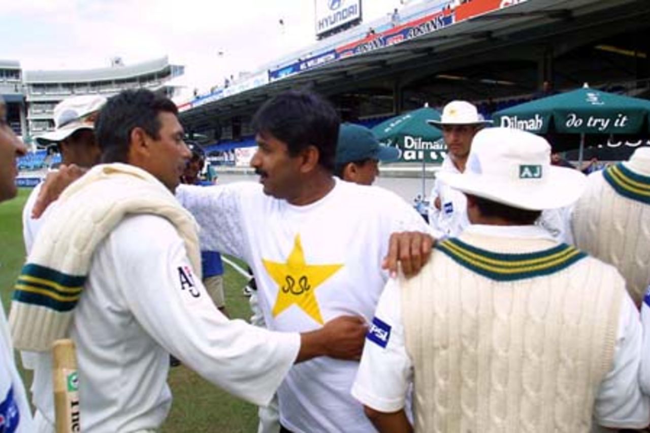 Pakistan coach Javed Miandad congratulates off spinner Saqlain Mushtaq as the players leave the field, after completing a 299-run victory over New Zealand. 1st Test: New Zealand v Pakistan at Eden Park, Auckland, 8-12 March 2001 (12 March 2001).
