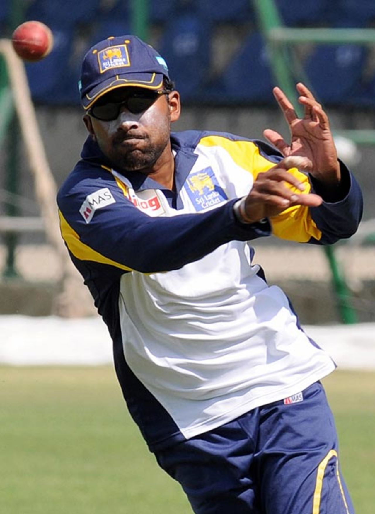 Mahela Jayawardene throws, National Stadium, Karachi, February 16, 2009