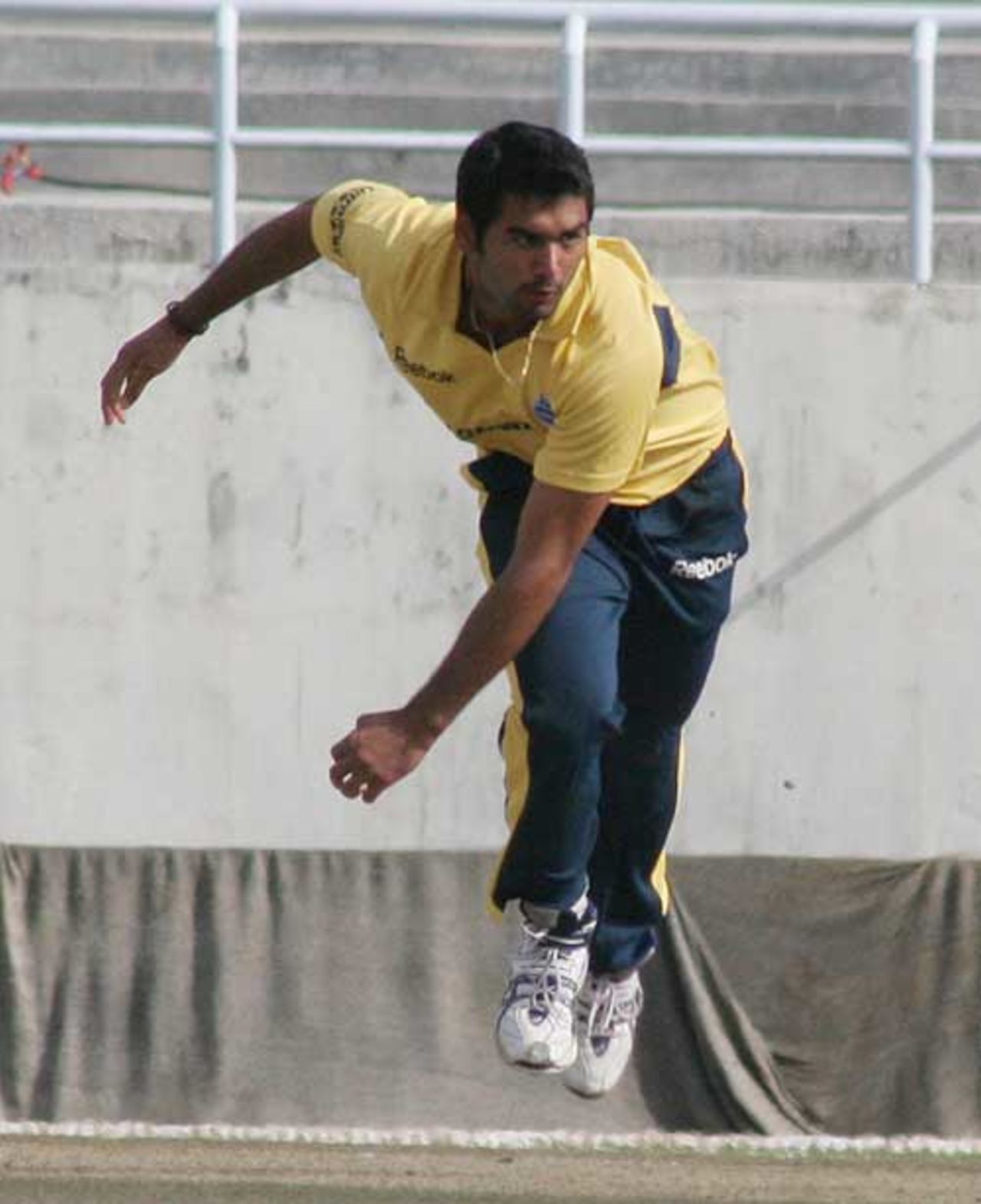 Pradeep Sangwan bowls against Punjab, Delhi v Punjab, Ranji one-dayers, Dharamsala, February 17, 2009