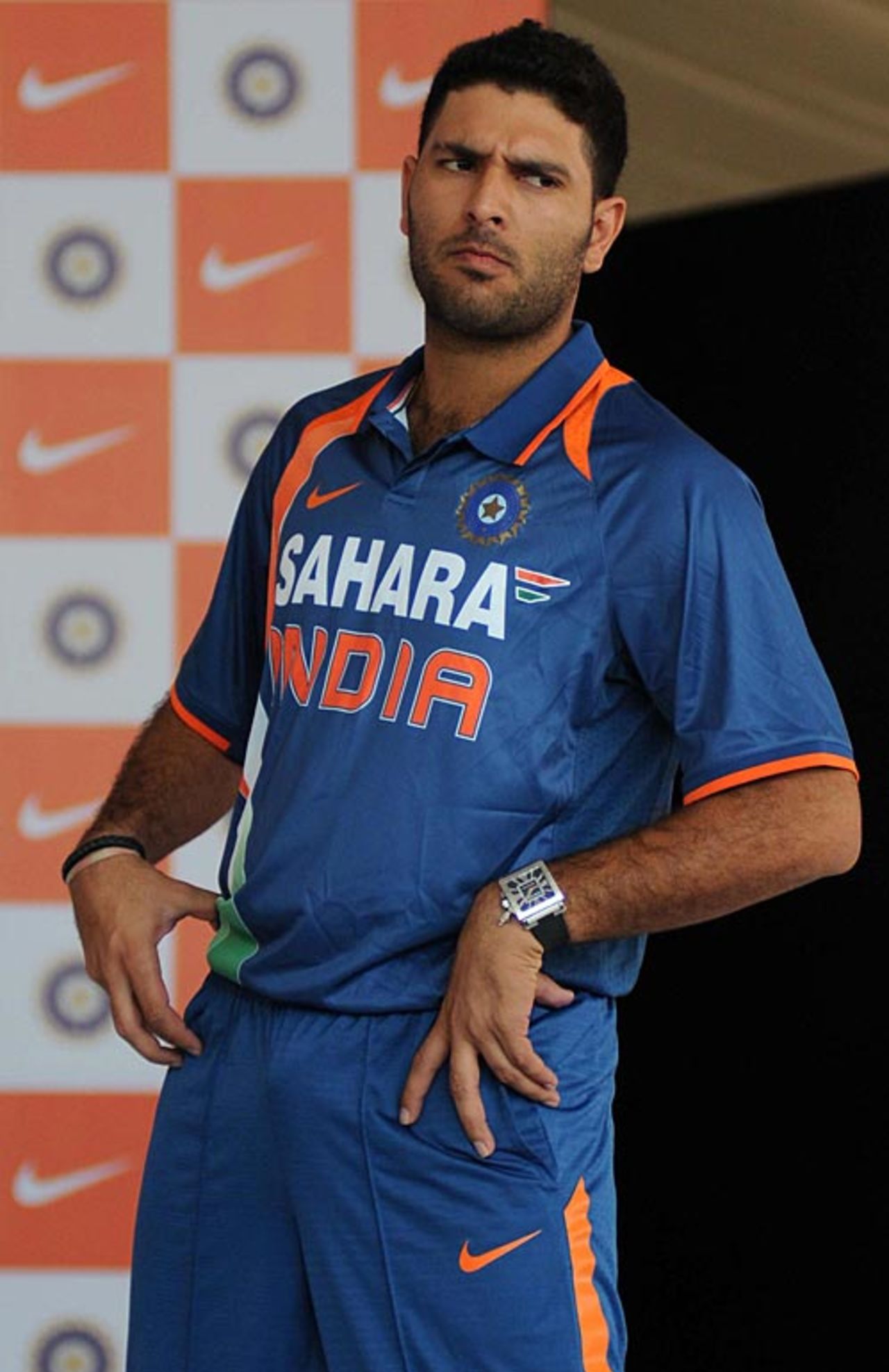Yuvraj Singh tries out India's new ODI kit, Mumbai, February 18, 2009