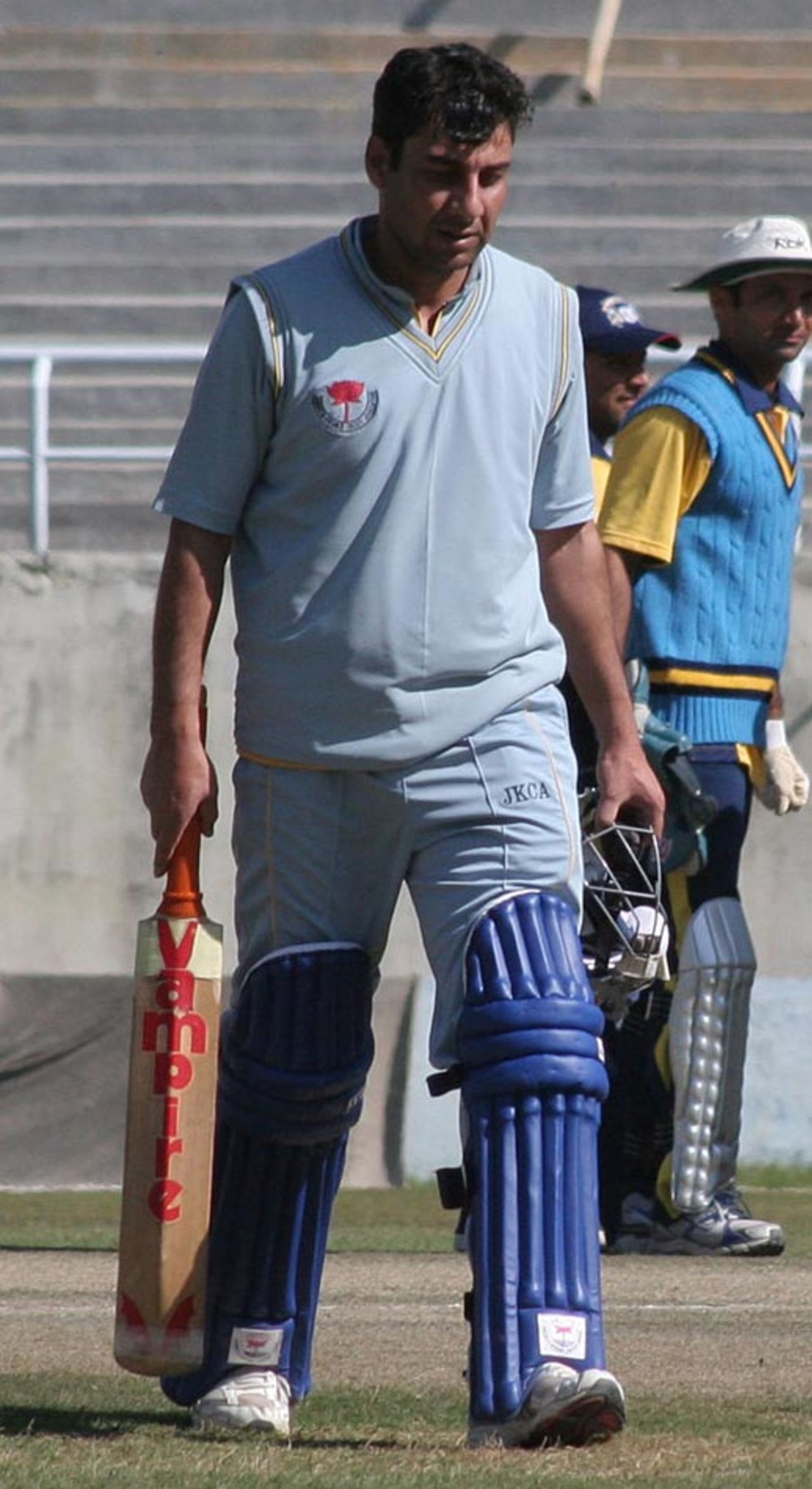 Shafiq Khan makes the long walk back to the pavilion, Punjab v Jammu & Kashmir, Ranji one-dayers, Dharamsala, February 19, 2009