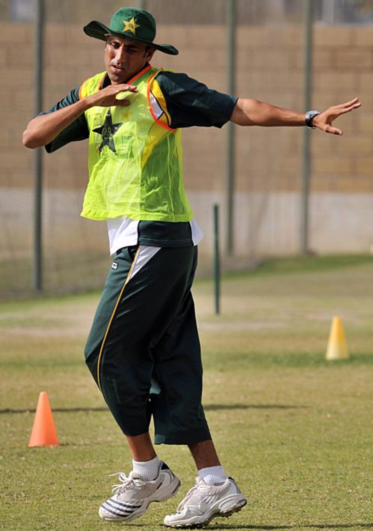 Younis Khan warms up for a practice session, Karachi, February 19, 2009