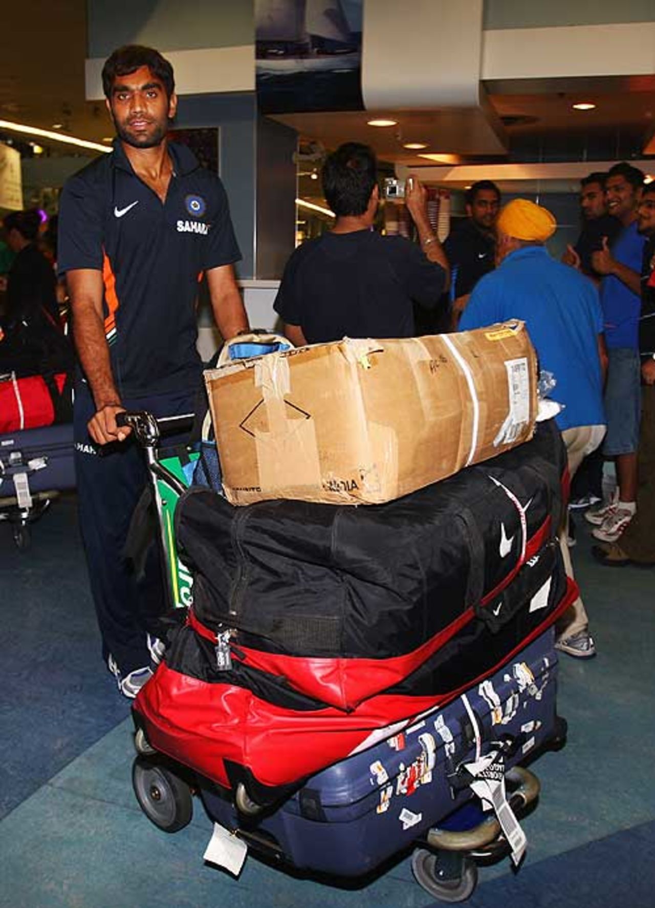 Munaf Patel at the Auckland airport after India landed in New Zealand, Auckland, February 20, 2009