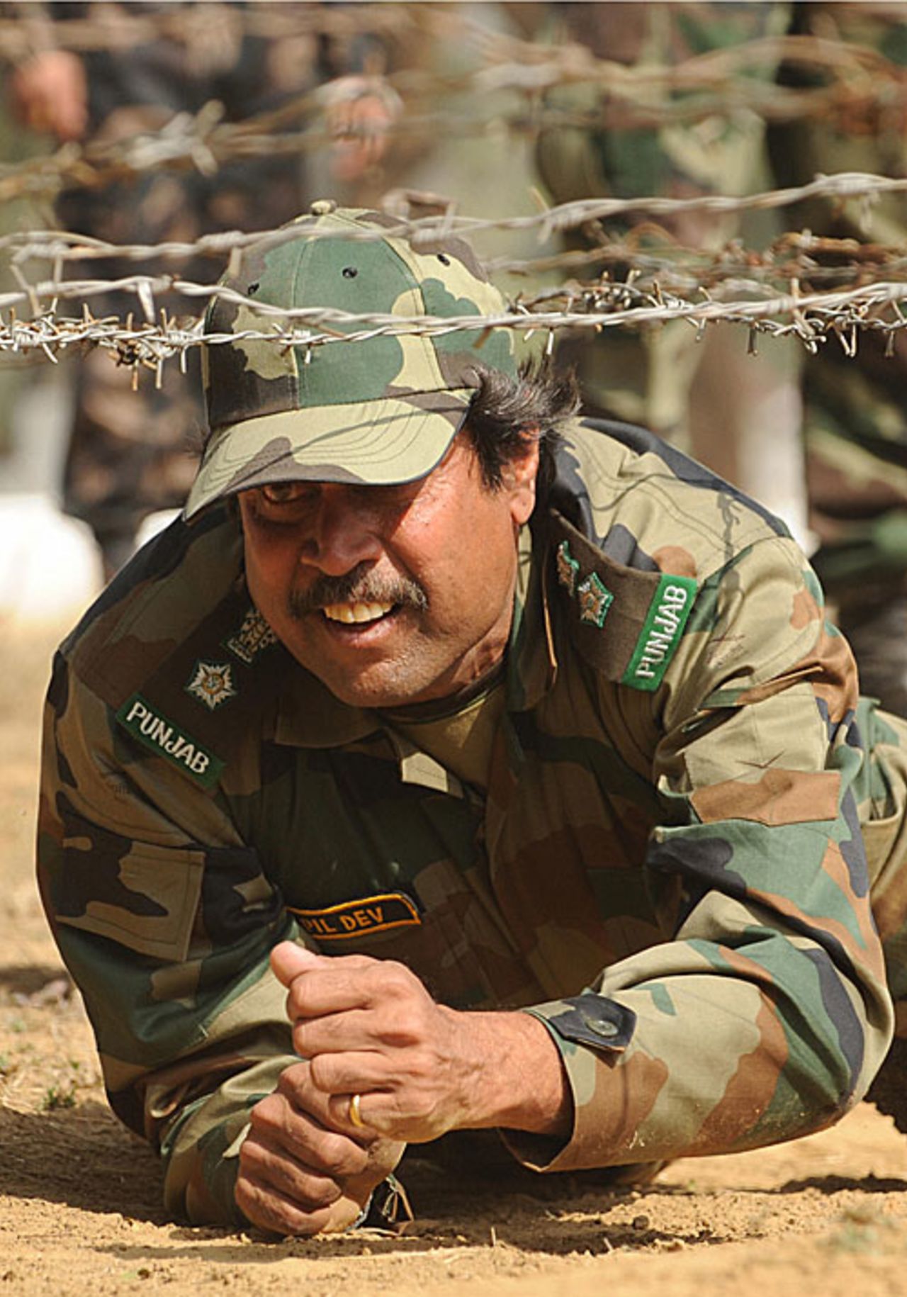 Kapil Dev gets a taste of military training, New Delhi, February 20, 2009
