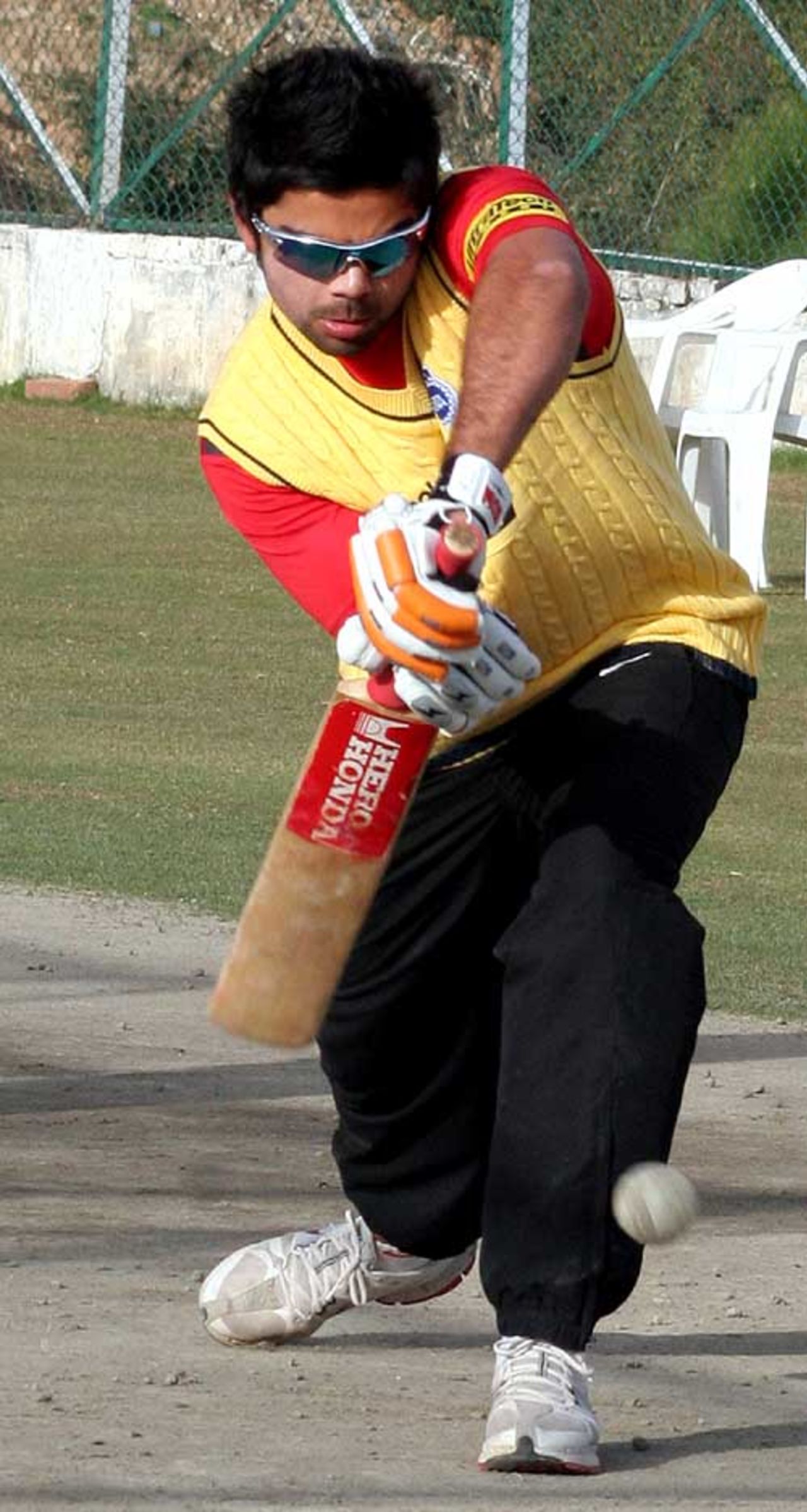 Virat Kohli fine-tunes his batting on the eve of Delhi's game against Haryana in Dharamsala, Ranji one-dayers, Dharamsala, February 20, 2009