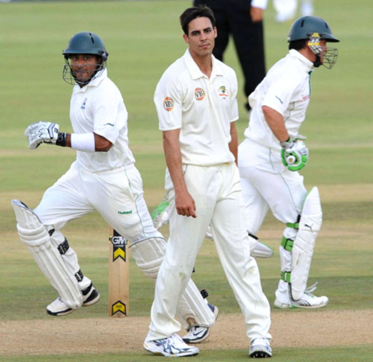 Mitchell Johnson looks on in frustration as the hosts tick along the score, South African Board President's XI v Australians, Potchefstroom, 1st day, February 20, 2009