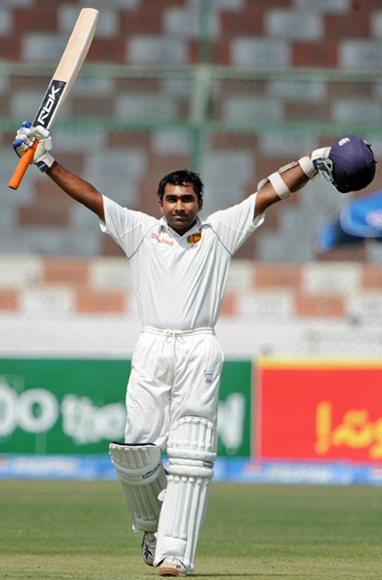 Mahela Jayawardene reaches his double-century, Pakistan v Sri Lanka, 1st Test, Karachi, 2nd day, February 22, 2009