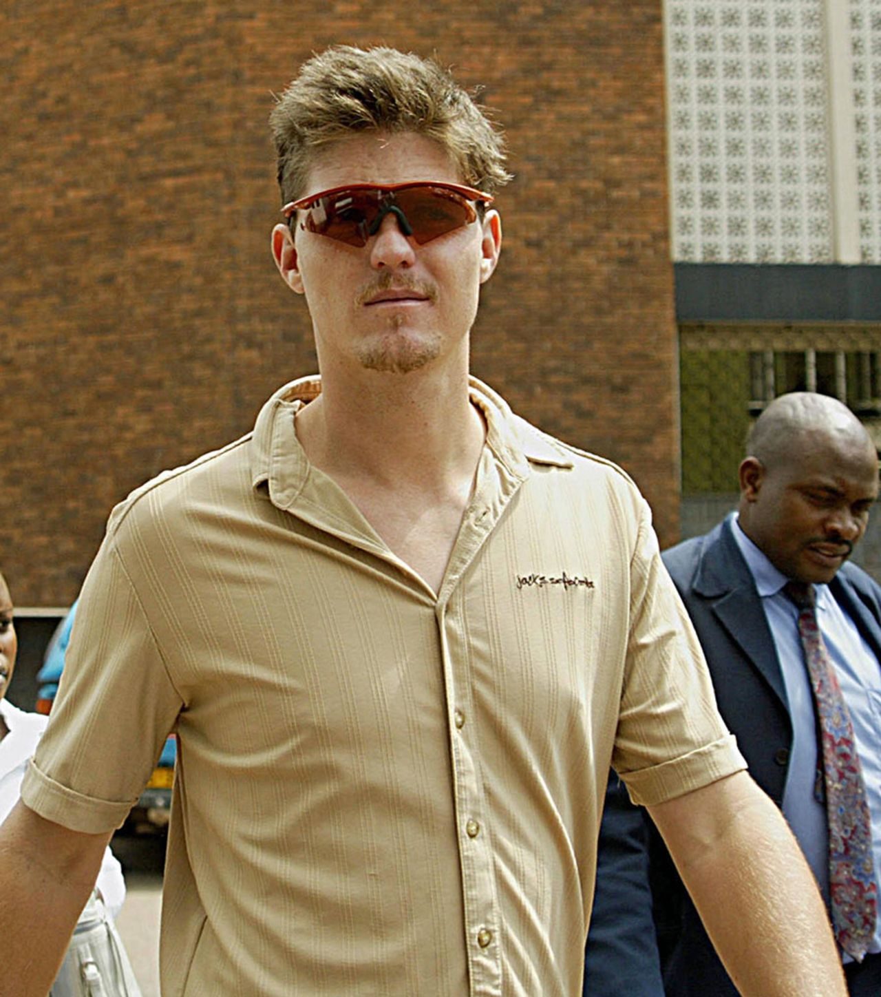 Mark Vermeulen leaves the High Court in Harare, October 2006