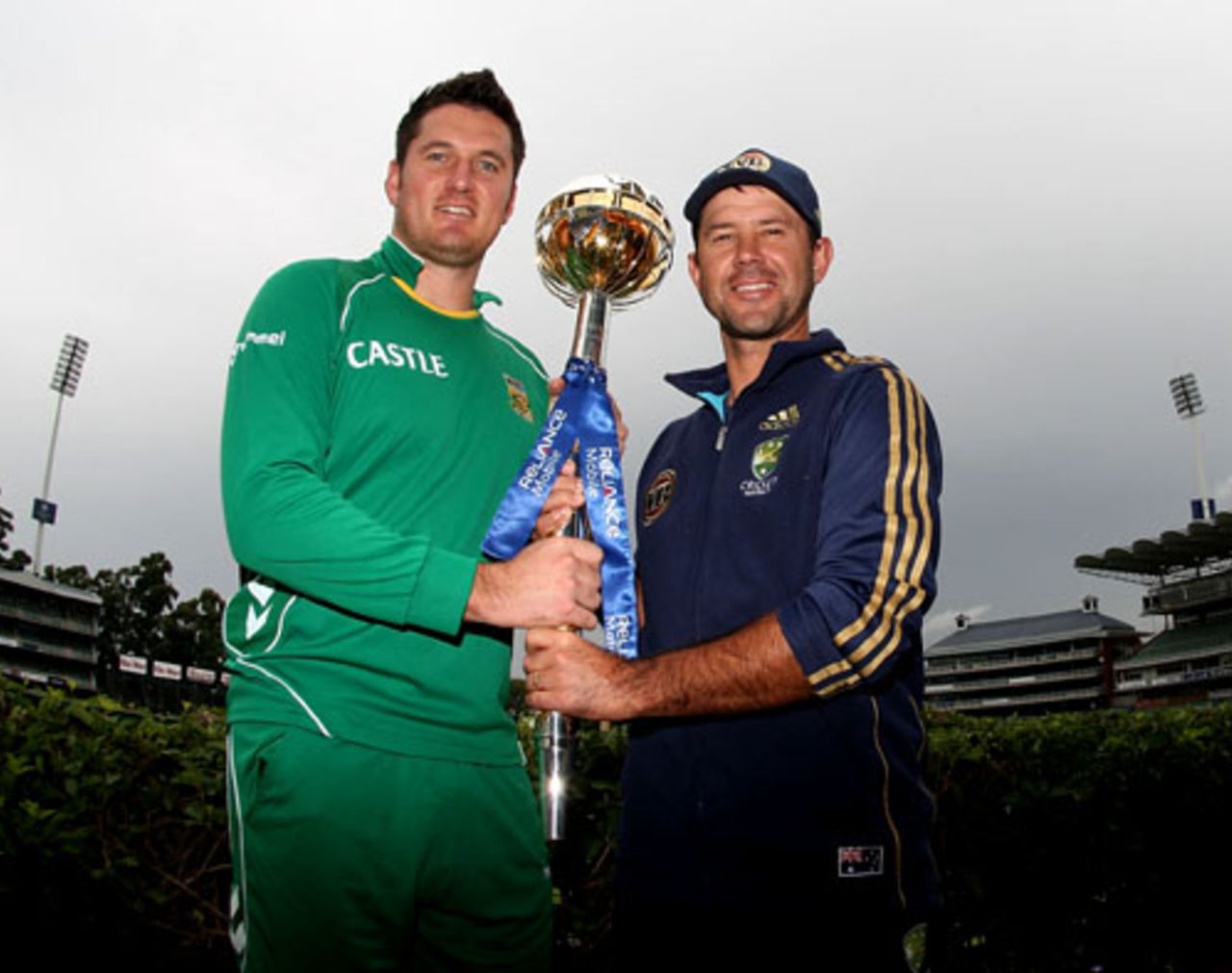 Graeme Smith and Ricky Ponting with the ICC Test Championship mace, Johannesburg, February 24, 2009