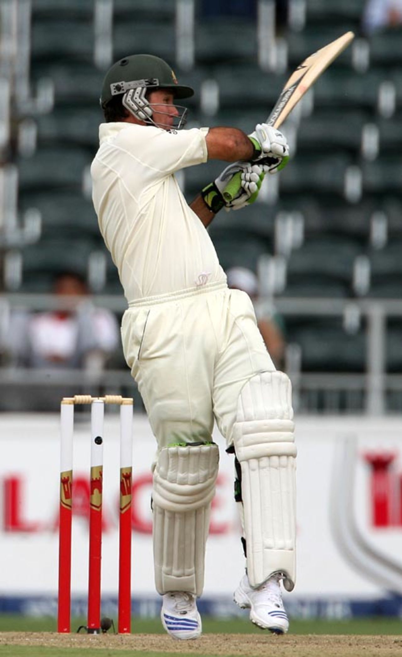 Ricky Ponting plays the pull, South Africa v Australia, 1st Test, Johannesburg, 1st day, February 26, 2009
