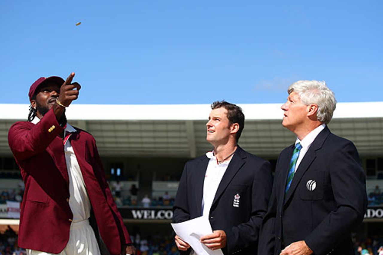 Chris Gayle tosses up and Andrew Strauss calls correctly, West Indies v England, Barbados, 4th Test, February 26, 2009