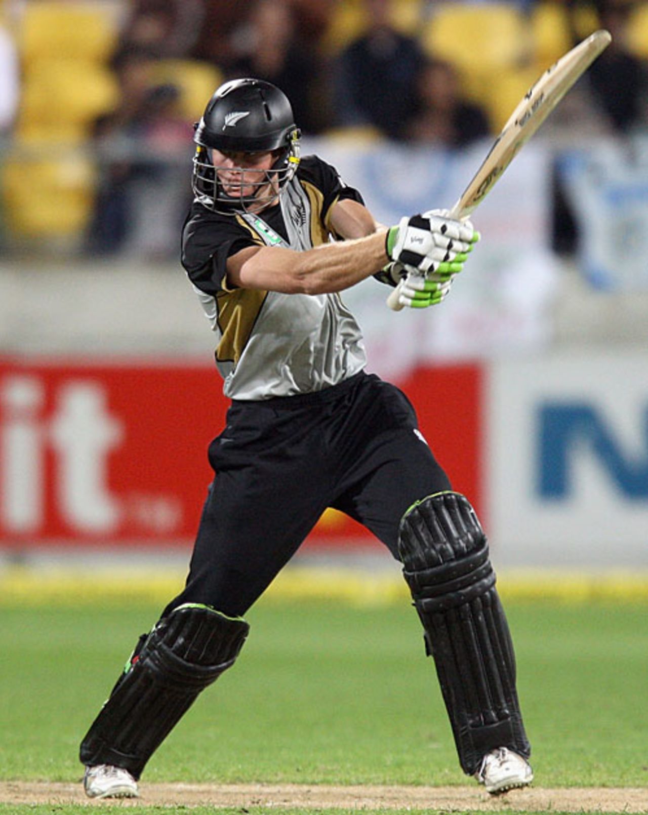 Martin Guptill cuts to third man, New Zealand v India, 2nd Twenty20 international, Wellington, February 27, 2009