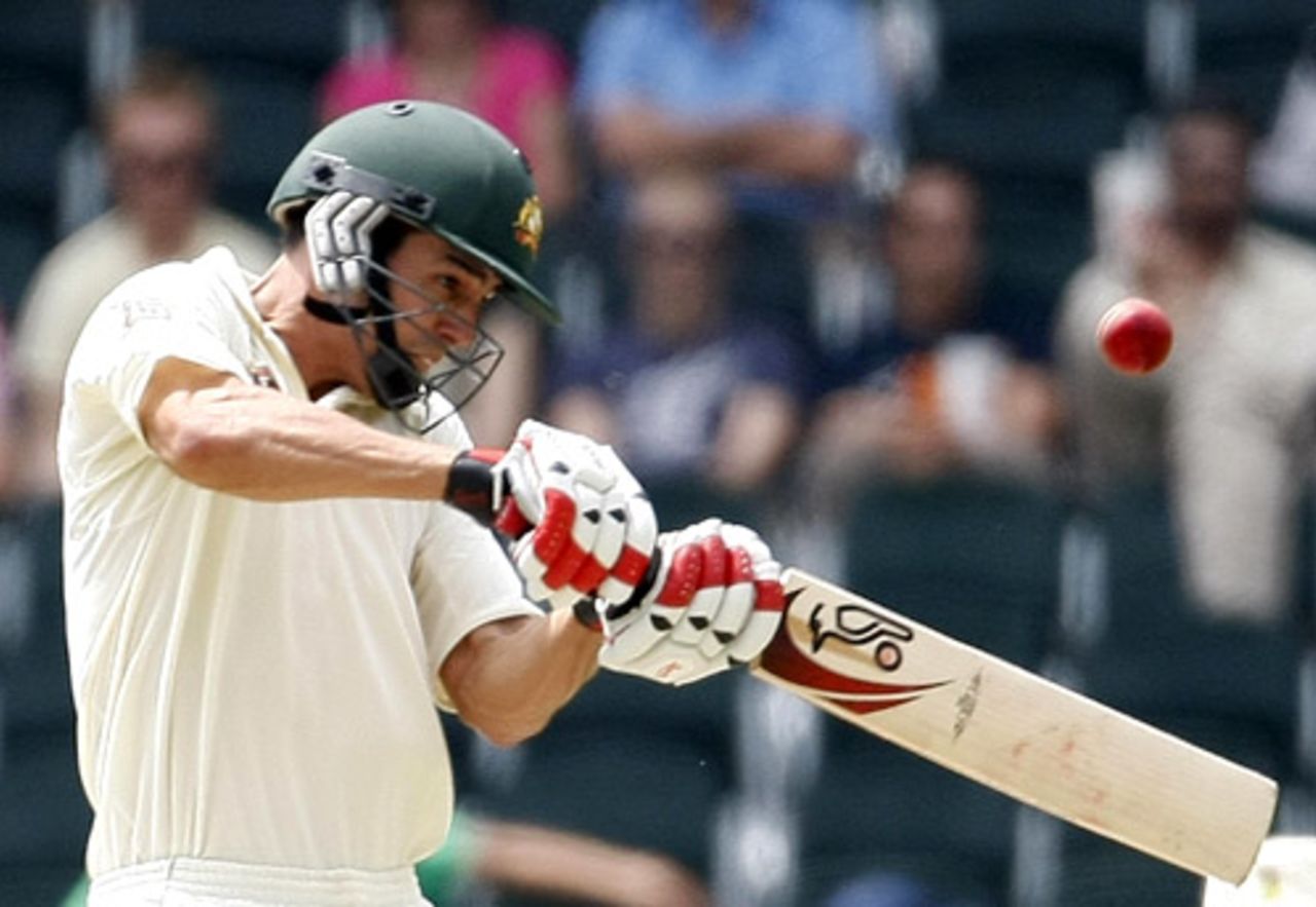 Mitchell Johnson attempts to pierce the off side, South Africa v Australia, 1st Test, Johannesburg, 2nd day, February 27, 2009