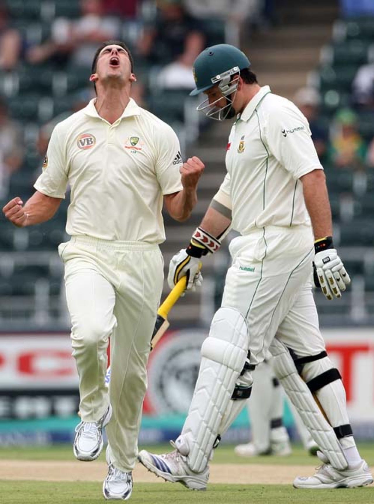 Mitchell Johnson exults after removing Graeme Smith for a duck, South Africa v Australia, 1st Test, Johannesburg, 2nd day, February 27, 2009