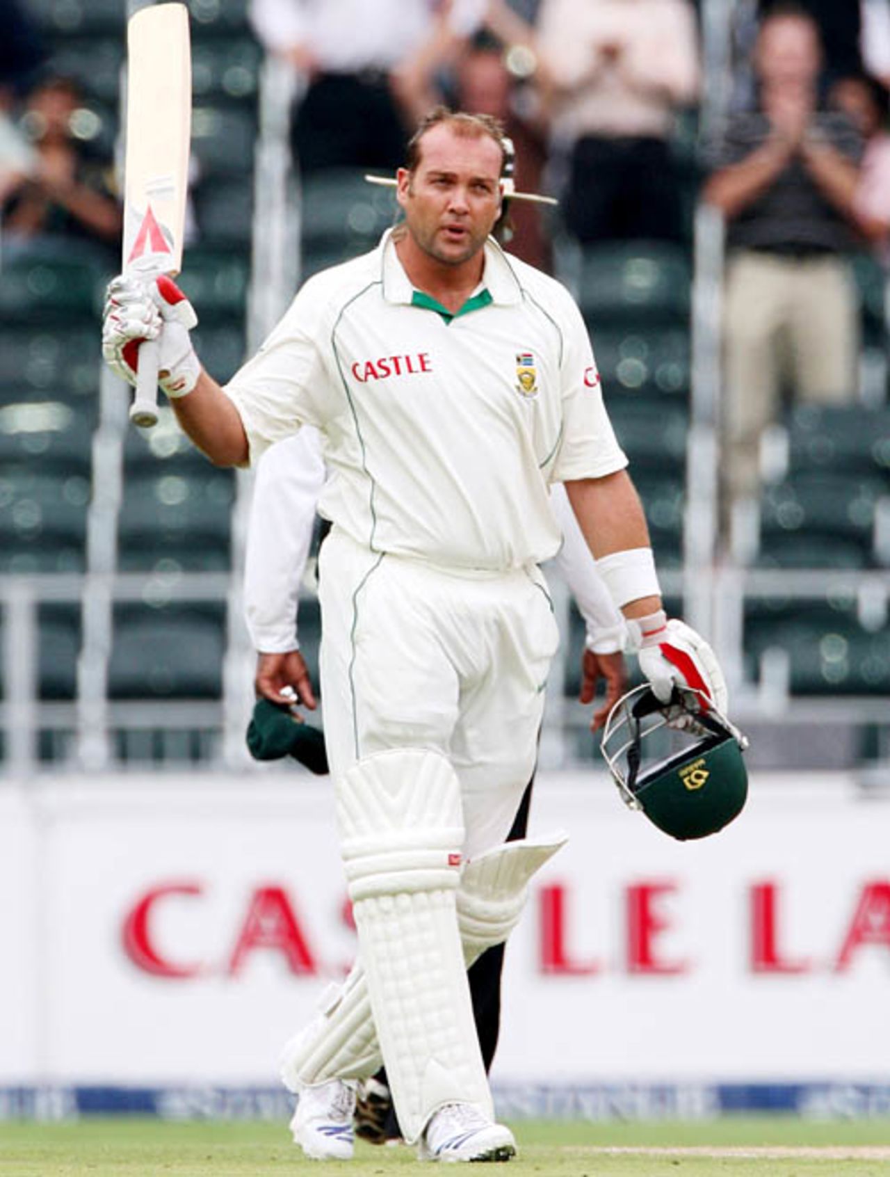 Jacques Kallis acknowledges the applause after reaching 10,000 Test runs, South Africa v Australia, 1st Test, Johannesburg, 2nd day, February 27, 2009