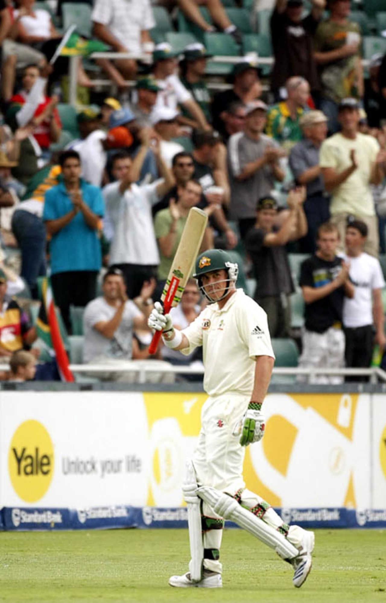 The Wanderers crowd applauds Marcus North, South Africa v Australia, 1st Test, Johannesburg, 2nd day, February 27, 2009
