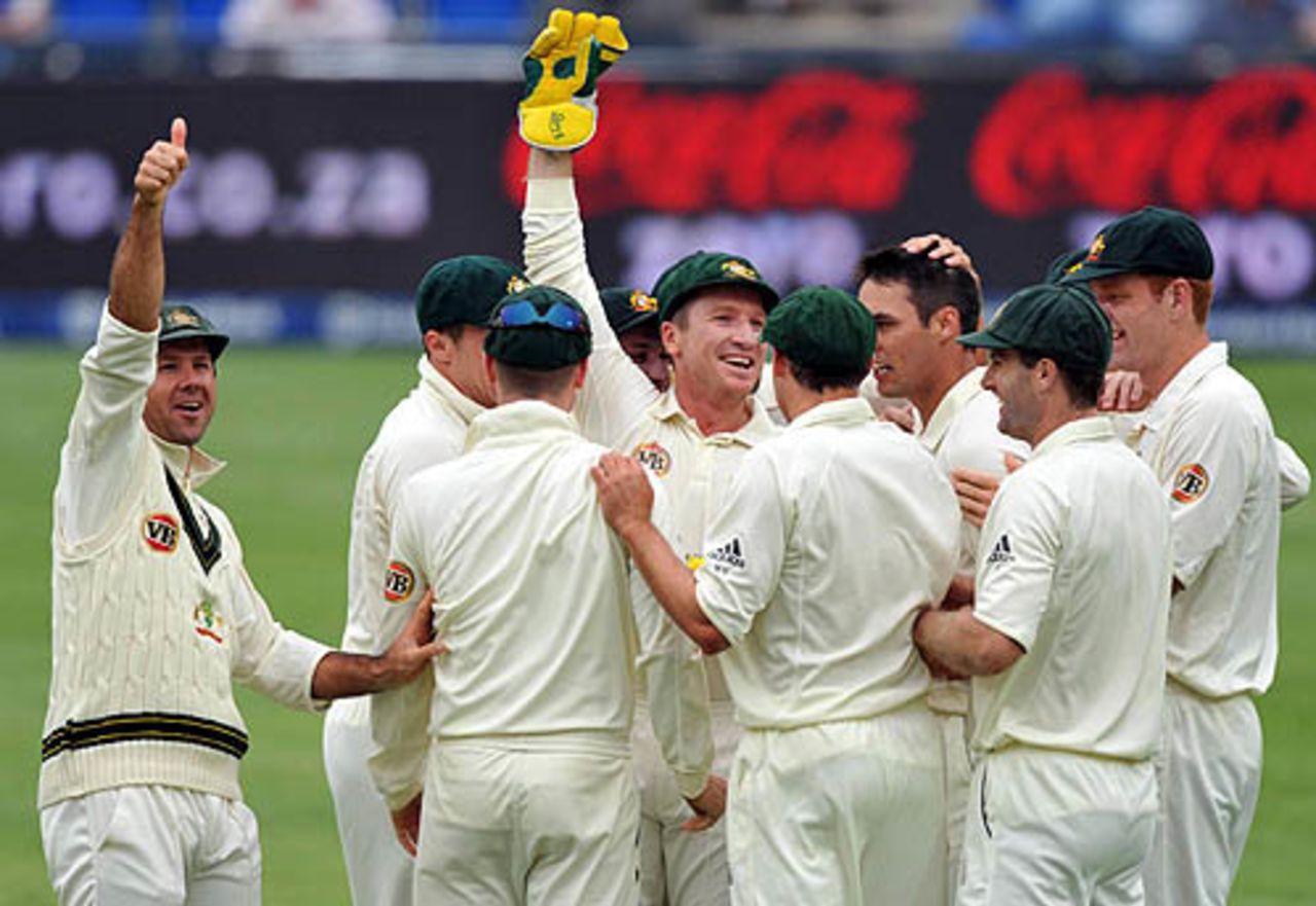 Ricky Ponting gives a thumbs up to the dressing room after Graeme Smith is dismissed, South Africa v Australia, 1st Test, Johannesburg, 2nd day, February 27, 2009