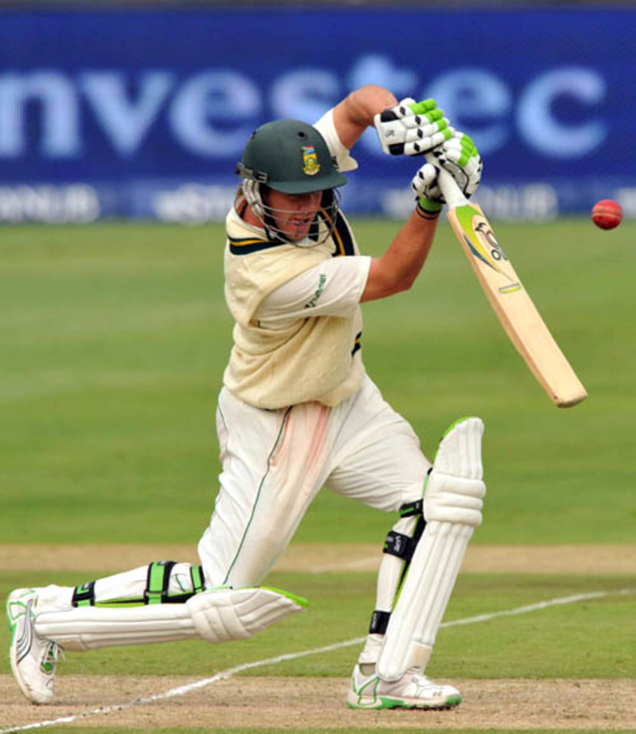 AB de Villiers punches the ball, South Africa v Australia, 1st Test, Johannesburg, 2nd day, February 27, 2009