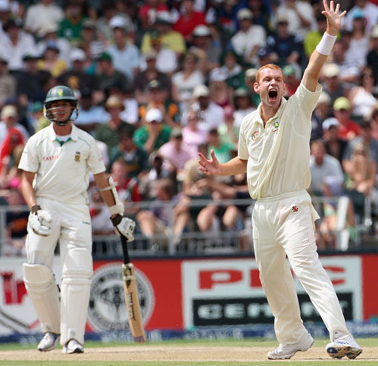 Andrew McDonald appeals against Dale Steyn, South Africa v Australia, 1st Test, Johannesburg, 3rd day, February 28, 2009