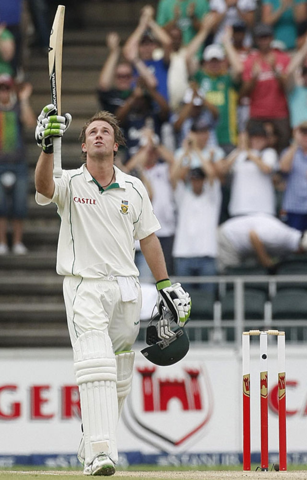 AB de Villiers raises his bat after reaching his century, South Africa v Australia, 1st Test, Johannesburg, 3rd day, February 28, 2009