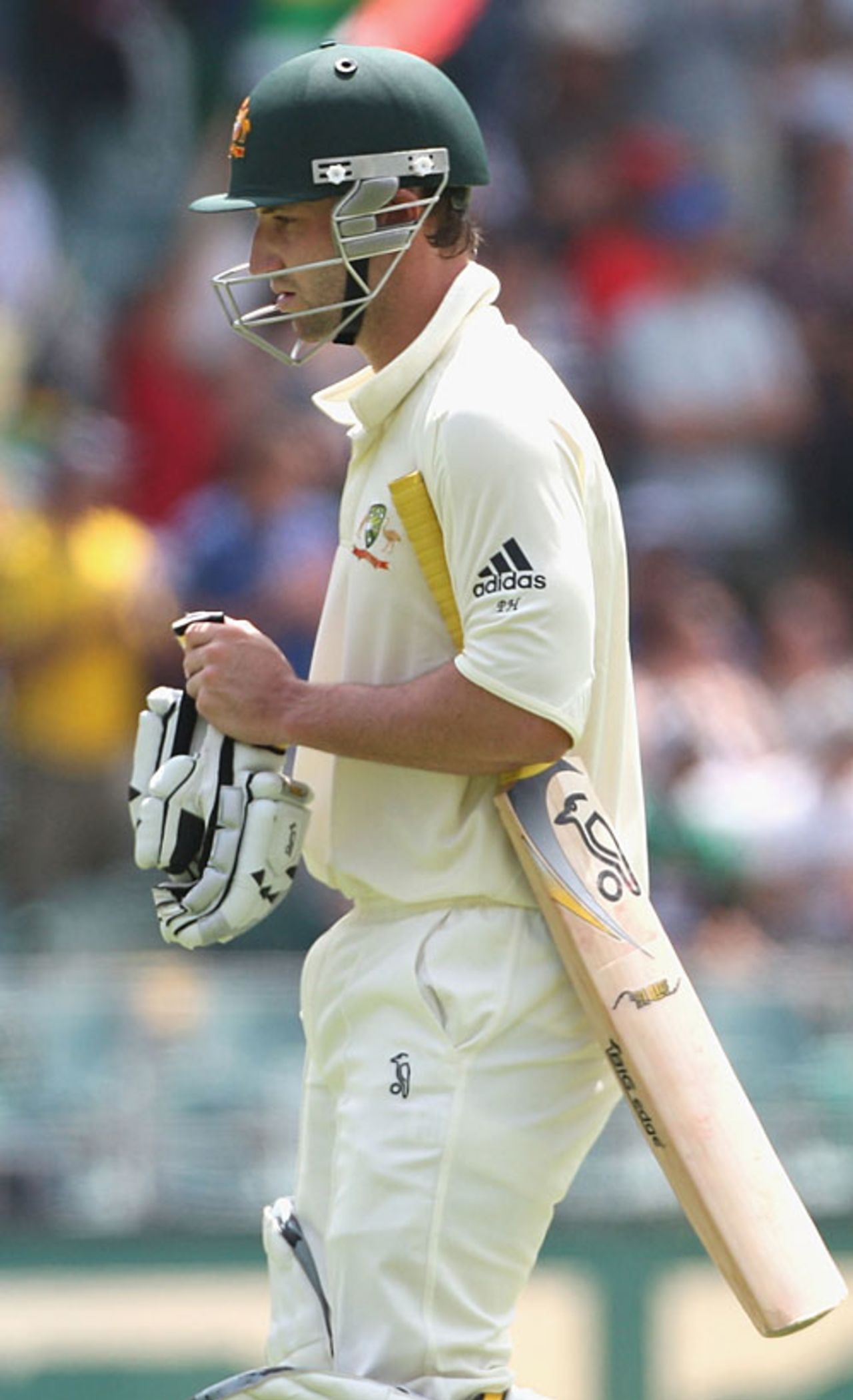 Phillip Hughes trudges back after being dismissed for 75, South Africa v Australia, 1st Test, Johannesburg, 4th day, March 1, 2009