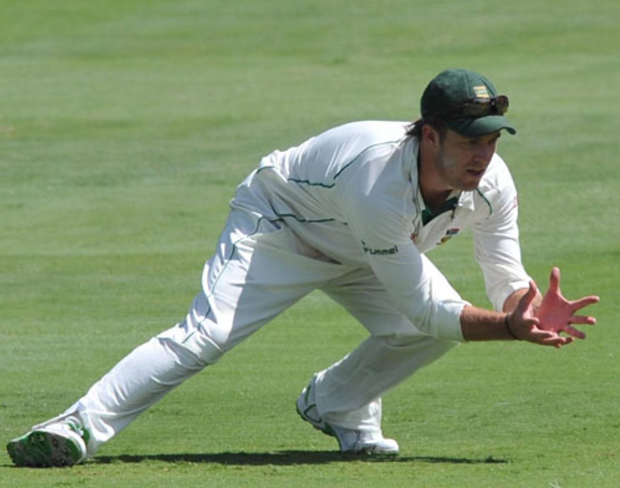 AB de Villiers fields, South Africa v Australia, 1st Test, Johannesburg, 4th day, March 1, 2009