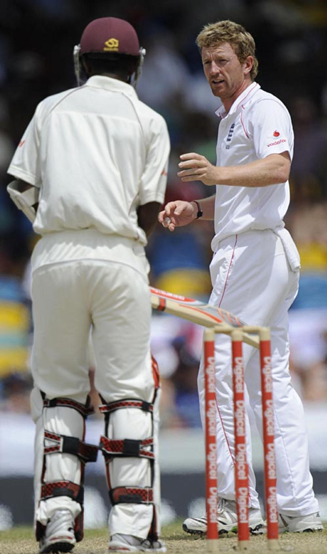 Paul Collingwood has a talk with Denesh Ramdin, West Indies v England, Barbados, 4th Test, March 1, 2009