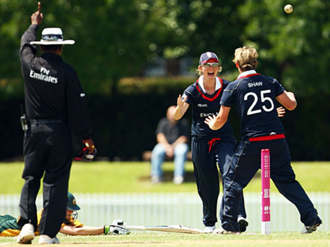 Charlotte Edwards and Nicky Shaw celebrate a wicket, Australia v England, women's World Cup warm-up, Sydney, March 2, 2009