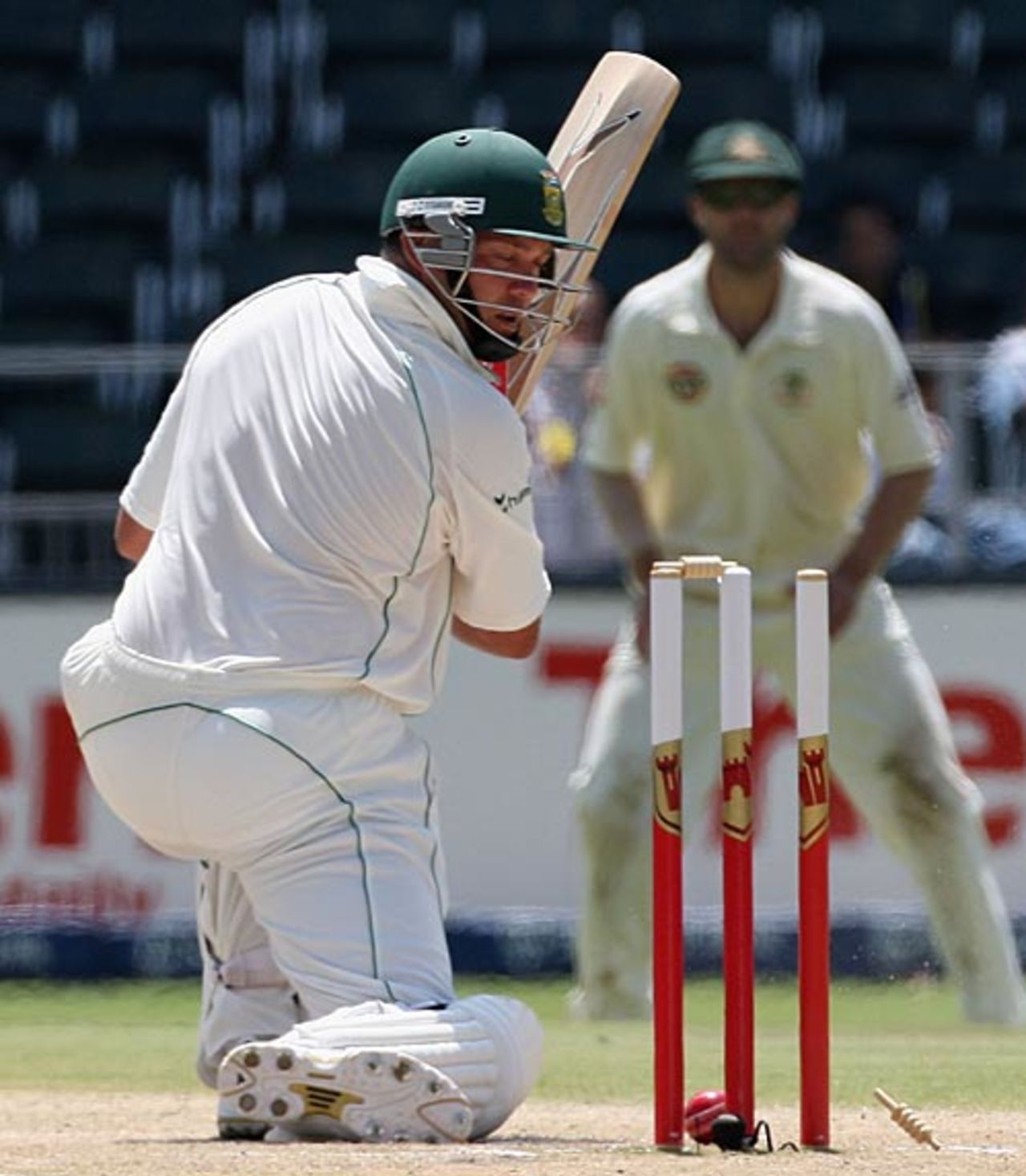 Jacques Kallis is bowled, South Africa v Australia, 1st Test, Johannesburg, 5th day, March 2, 2009