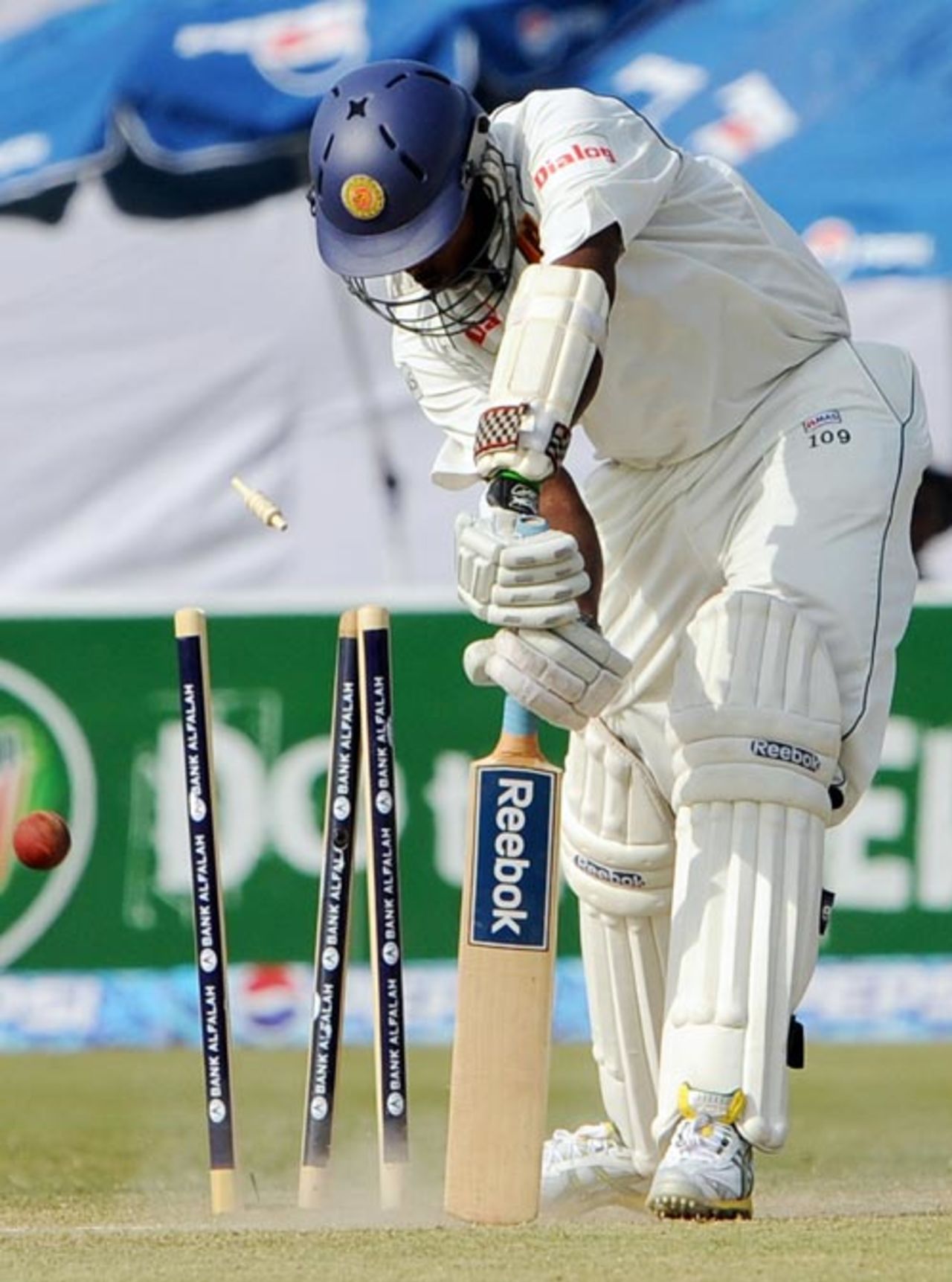 Ajantha Mendis is cleaned up by a yorker, Pakistan v Sri Lanka, 2nd Test, 2nd day, March 2, 2009